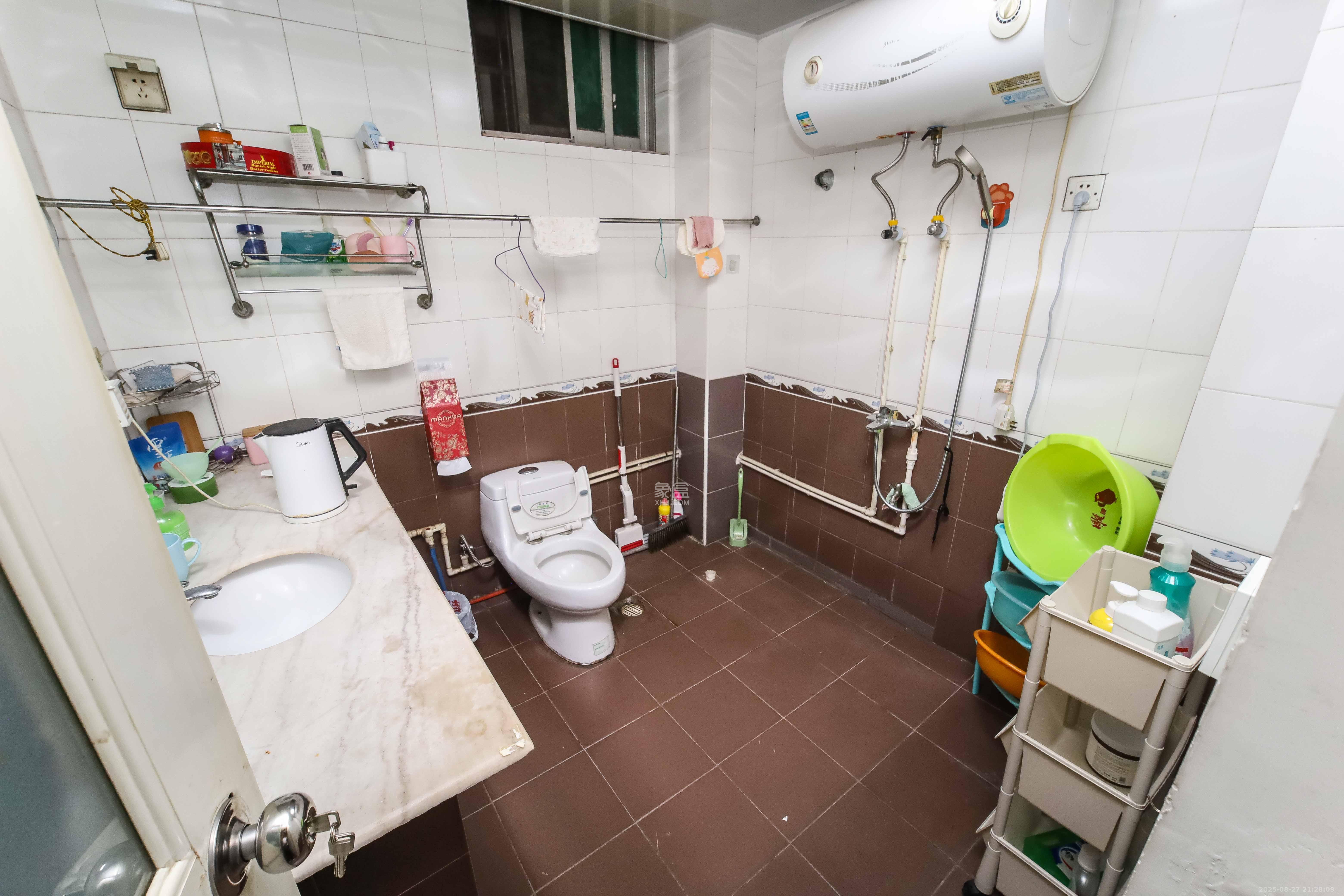 马王堆陶瓷建材新城  3室2厅2卫    68.0万 马王堆陶瓷建材新城  3室2厅2卫    68.0万卫生间