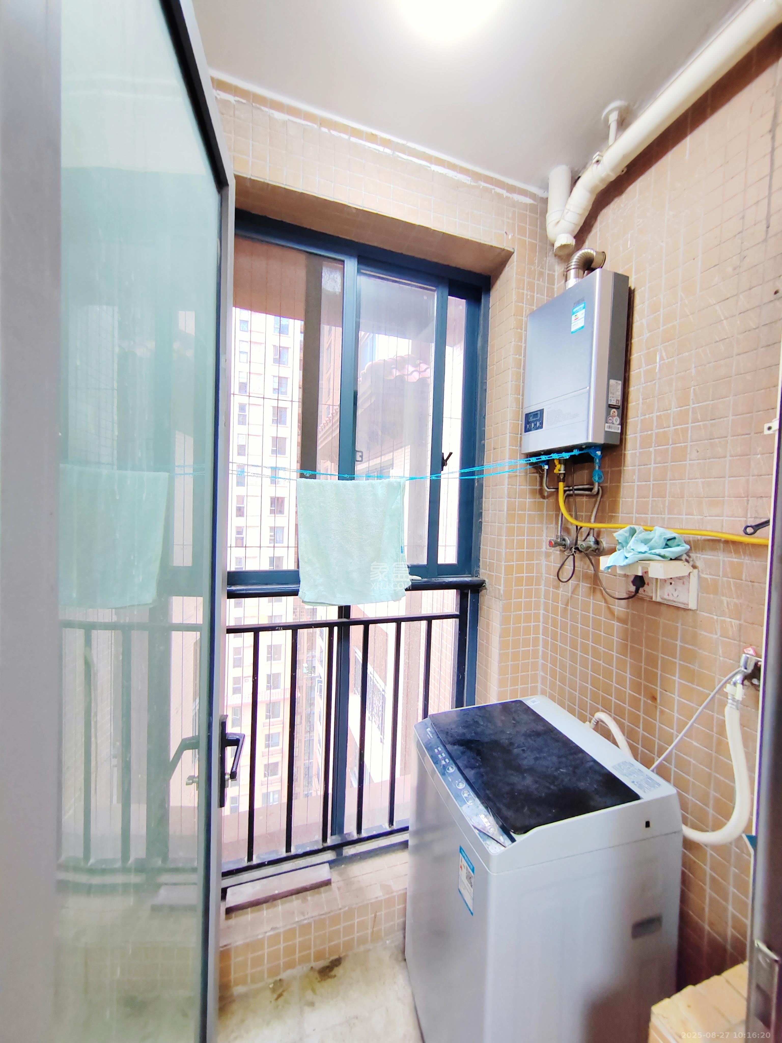 珠江郦城薰衣道  3室2厅1卫    2200.0元/月 珠江郦城薰衣道  3室2厅1卫    2200.0元/月室内图