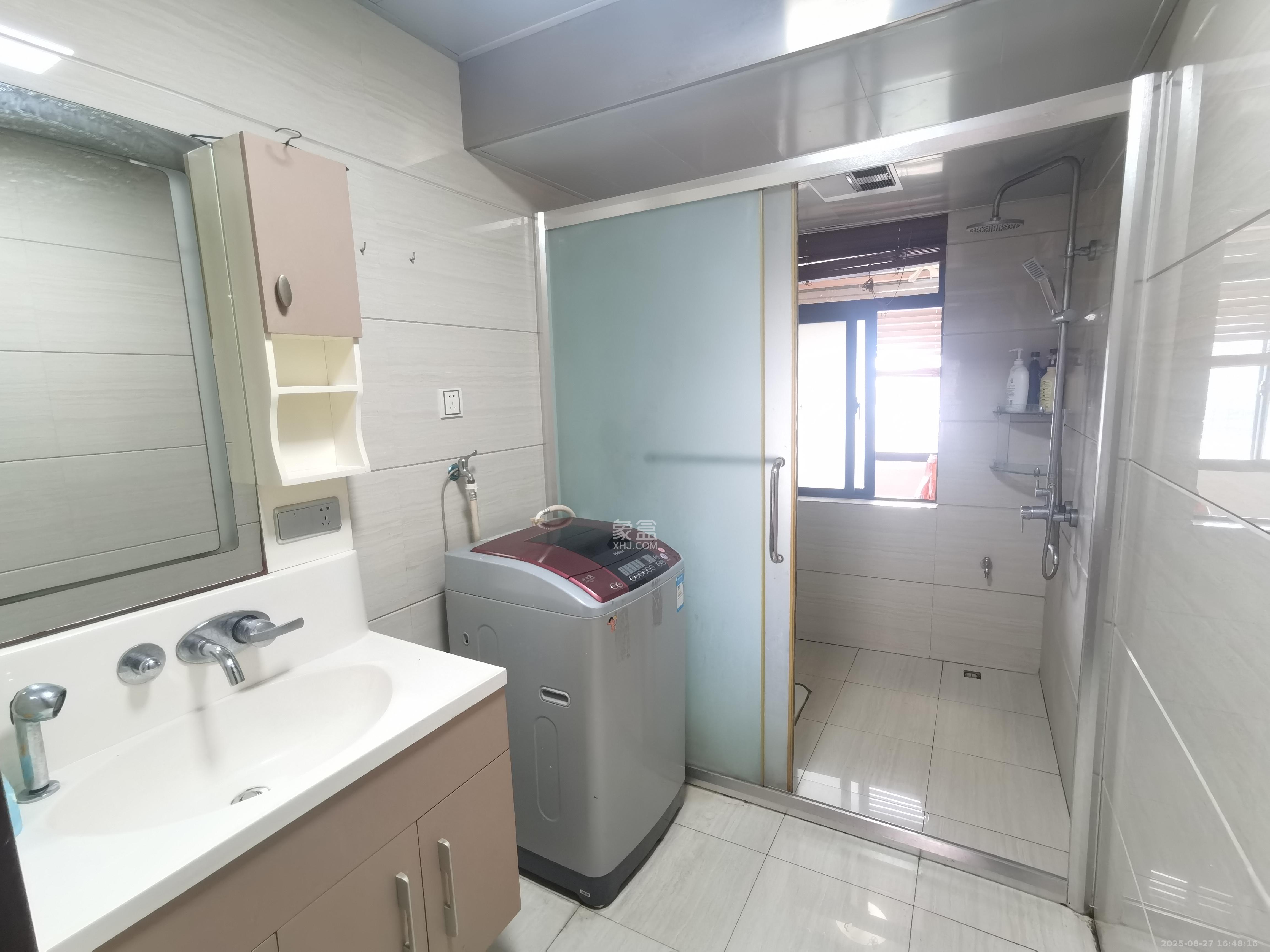 纳帕溪谷 3室2厅2卫 1600.0元/月 纳帕溪谷 3室2厅2卫 1600.0元/月室内图