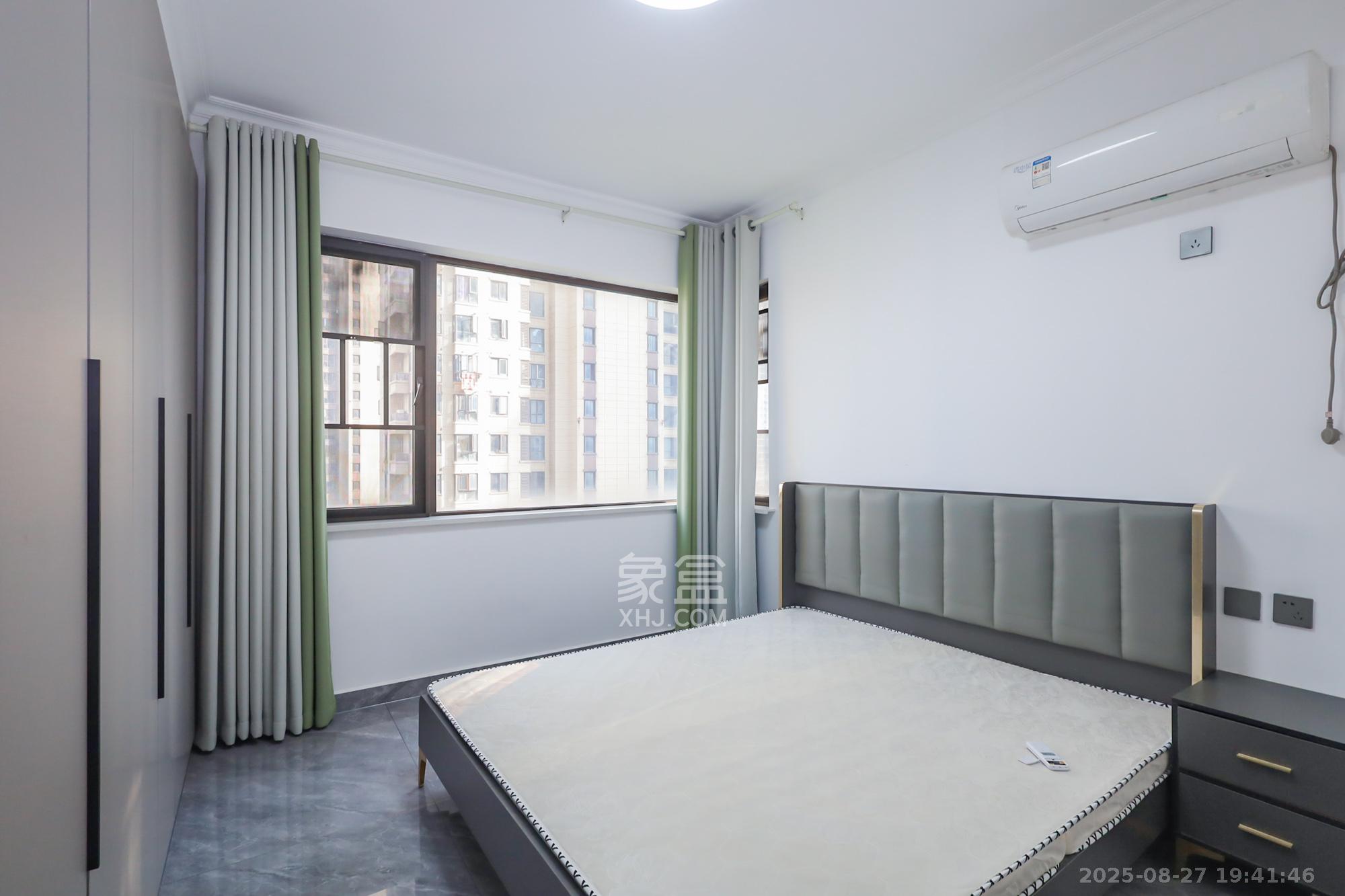 保利西海岸A区  4室2厅2卫    208.0万 保利西海岸A区  4室2厅2卫    208.0万卧室