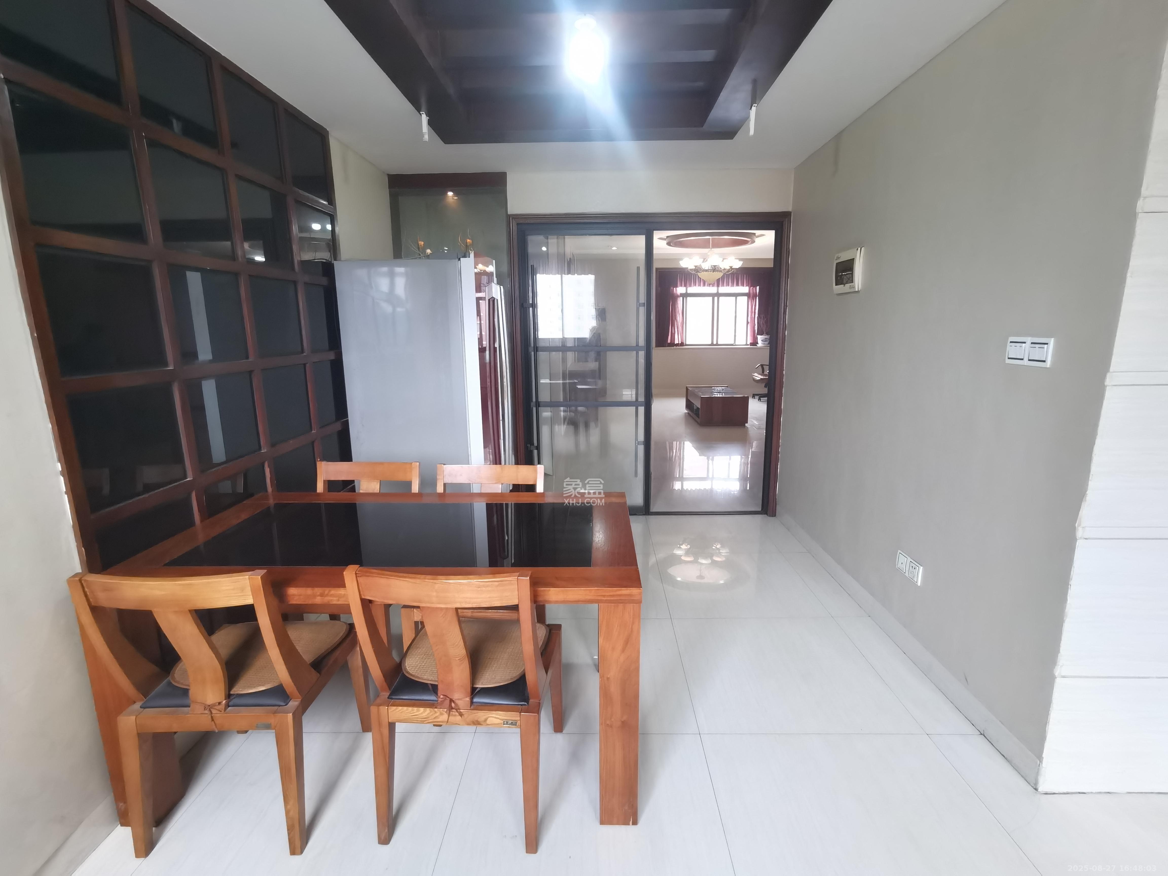 纳帕溪谷 3室2厅2卫 1600.0元/月 纳帕溪谷 3室2厅2卫 1600.0元/月室内图