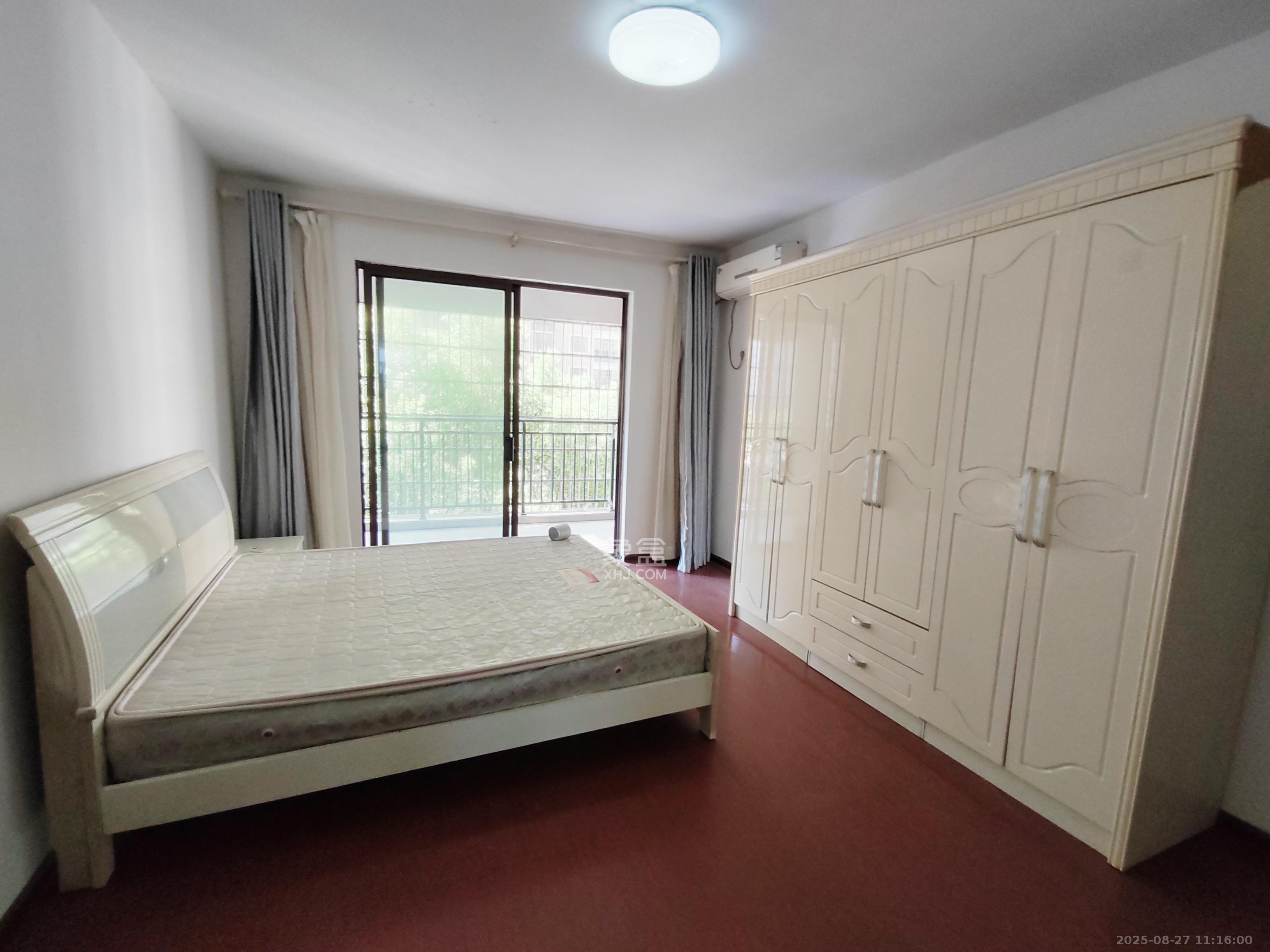 水岸世景  5室2厅2卫    2100.0元/月室内图