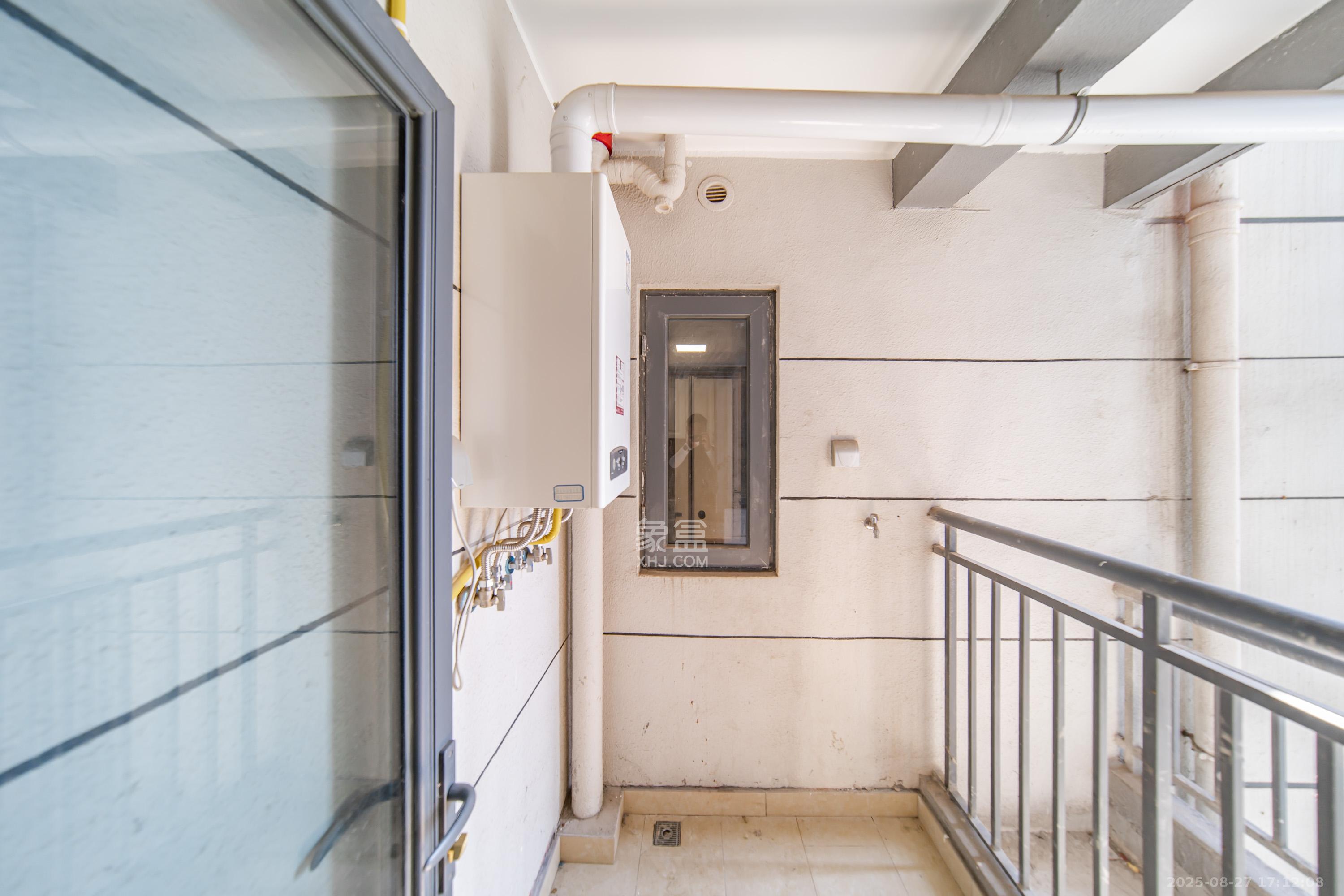 恒大文化旅游城A区  1室0厅0卫    80.0万 恒大文化旅游城A区  1室0厅0卫    80.0万阳台