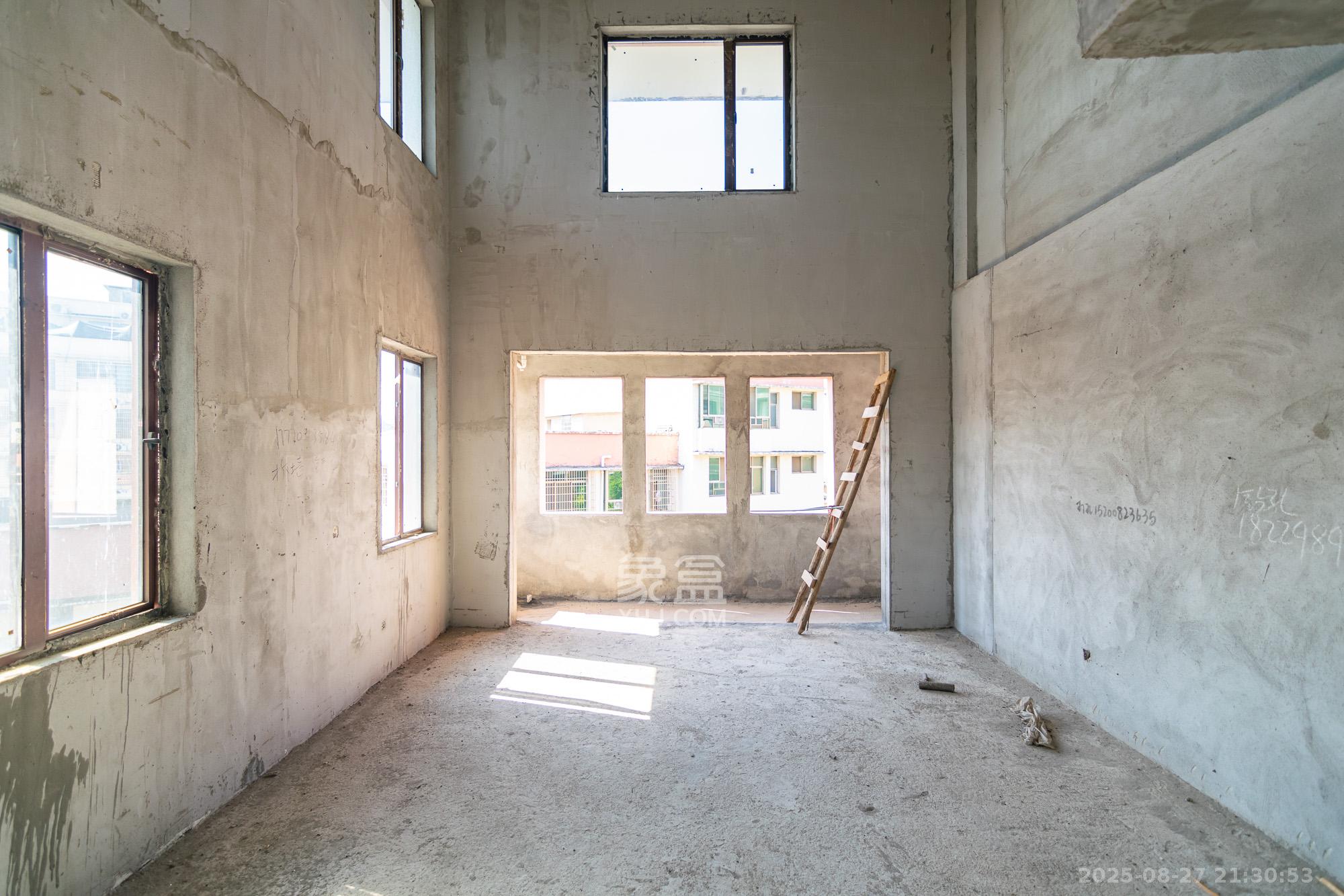 熙庭原著（房聚云台府）  5室2厅3卫    113.8万客厅