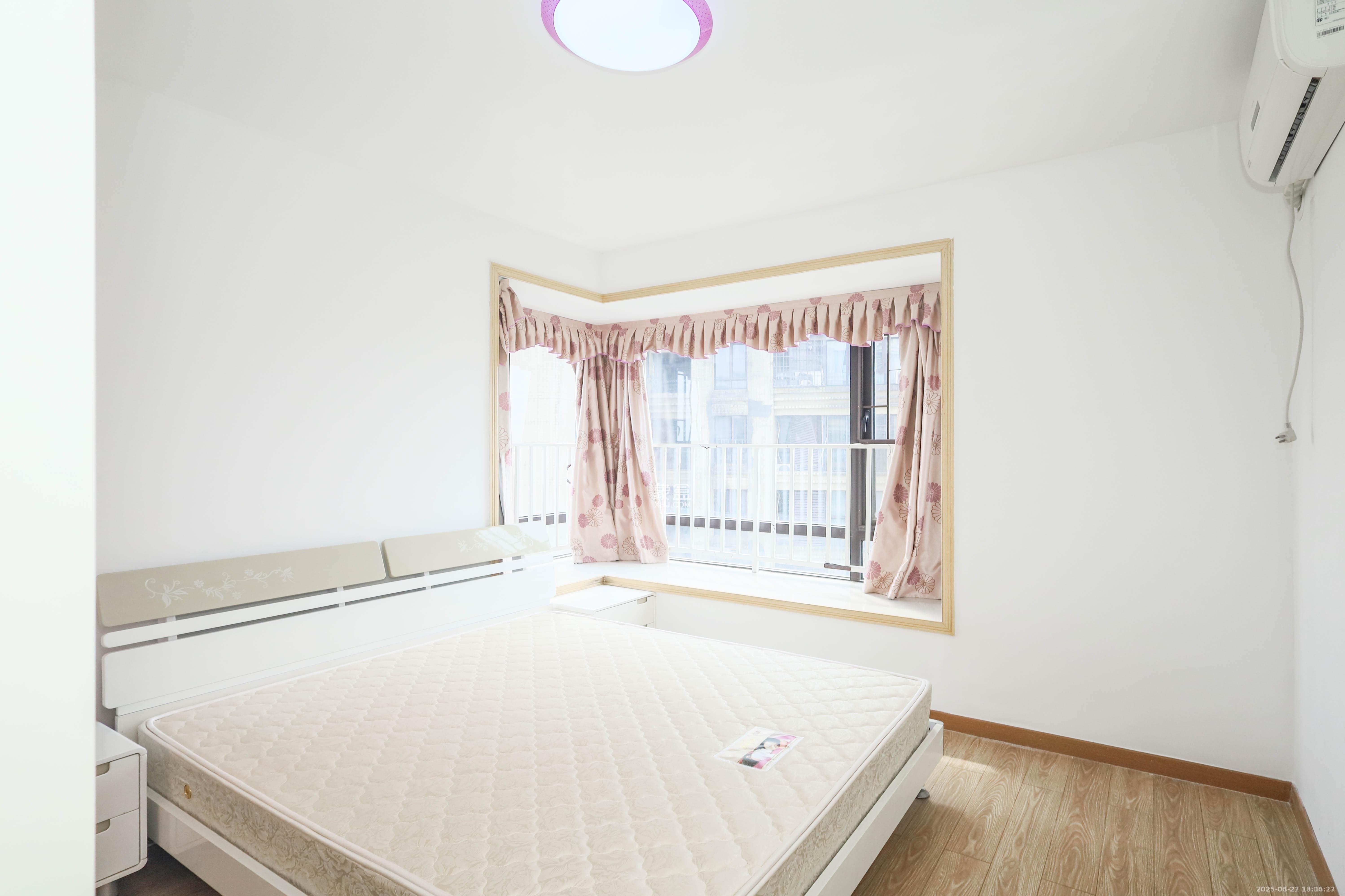 保利麓谷林语E区  1室2厅2卫    2500.0元/月室内图