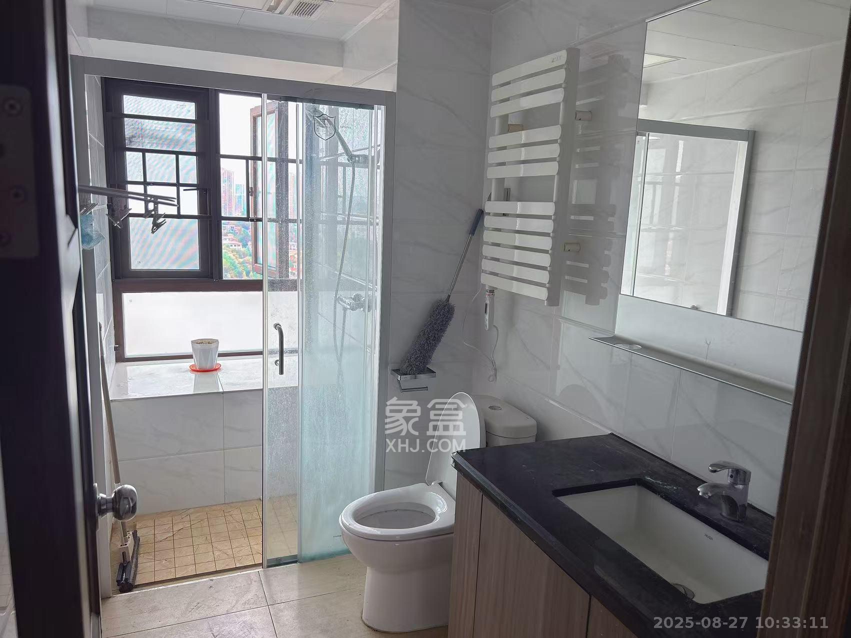 碧桂园高尔夫花园  4室2厅2卫    2400.0元/月 碧桂园高尔夫花园  4室2厅2卫    2400.0元/月室内图