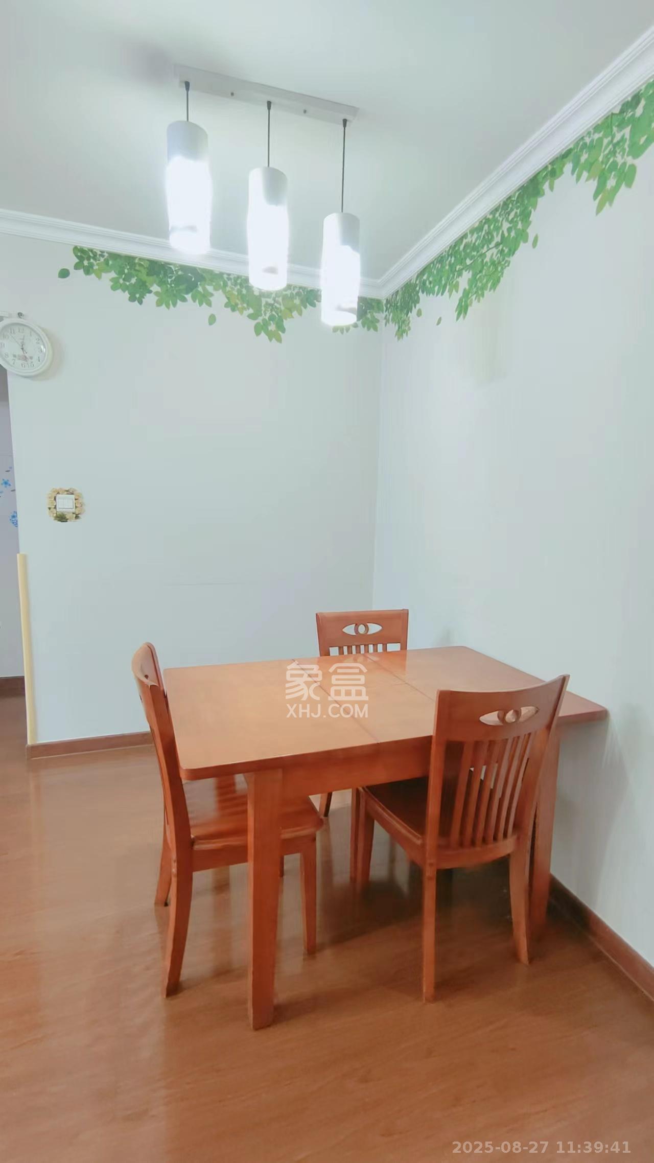 万科城市花园  2室2厅1卫   2300.00元/月室内图