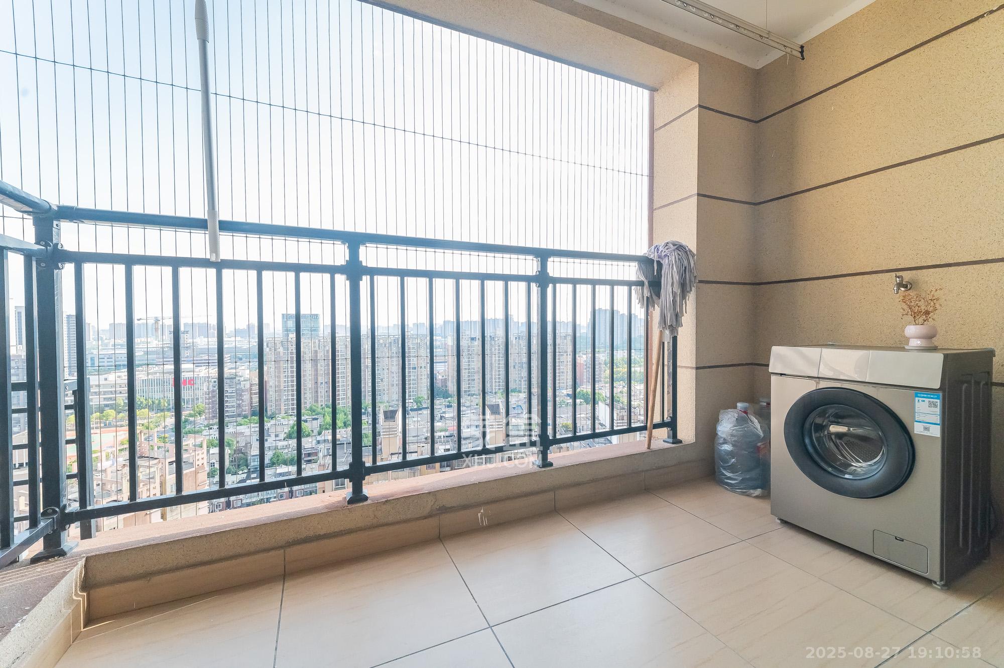 碧桂园中央花园  3室2厅2卫    78.0万 碧桂园中央花园  3室2厅2卫    78.0万阳台