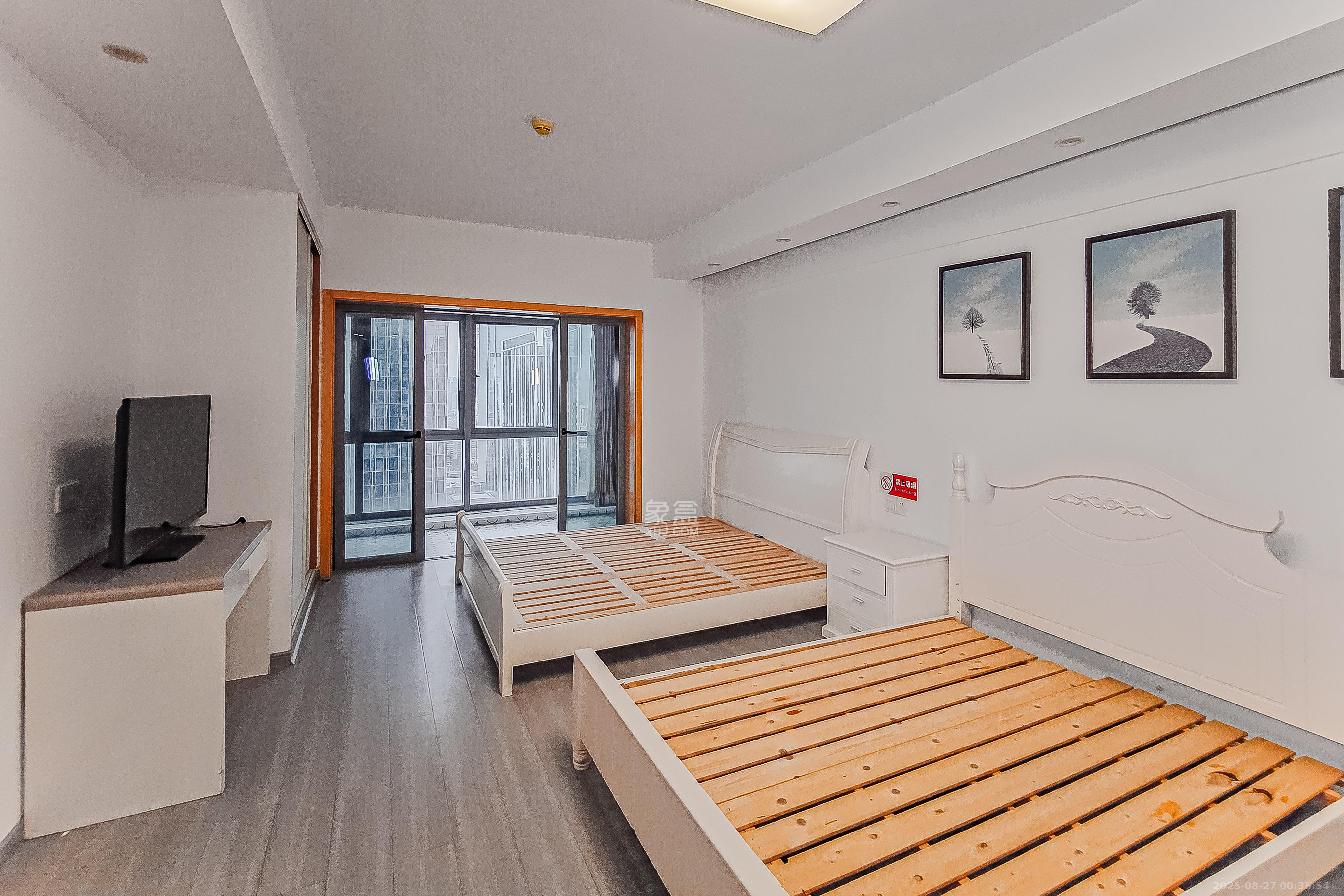 保利国际广场  1室1厅1卫    42.0万 保利国际广场  1室1厅1卫    42.0万客厅