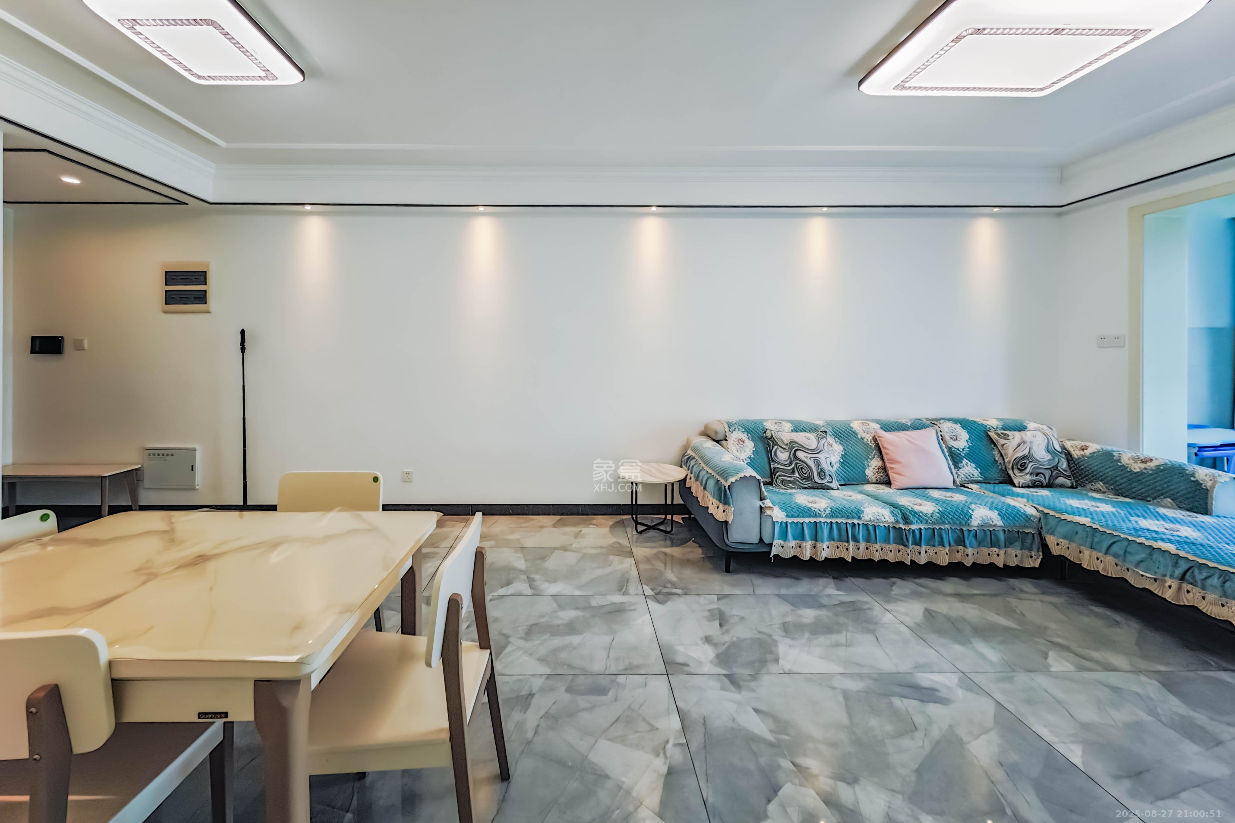 京武浪琴山一、二期 2室2厅1卫 140.0万 京武浪琴山一、二期 2室2厅1卫 140.0万客厅