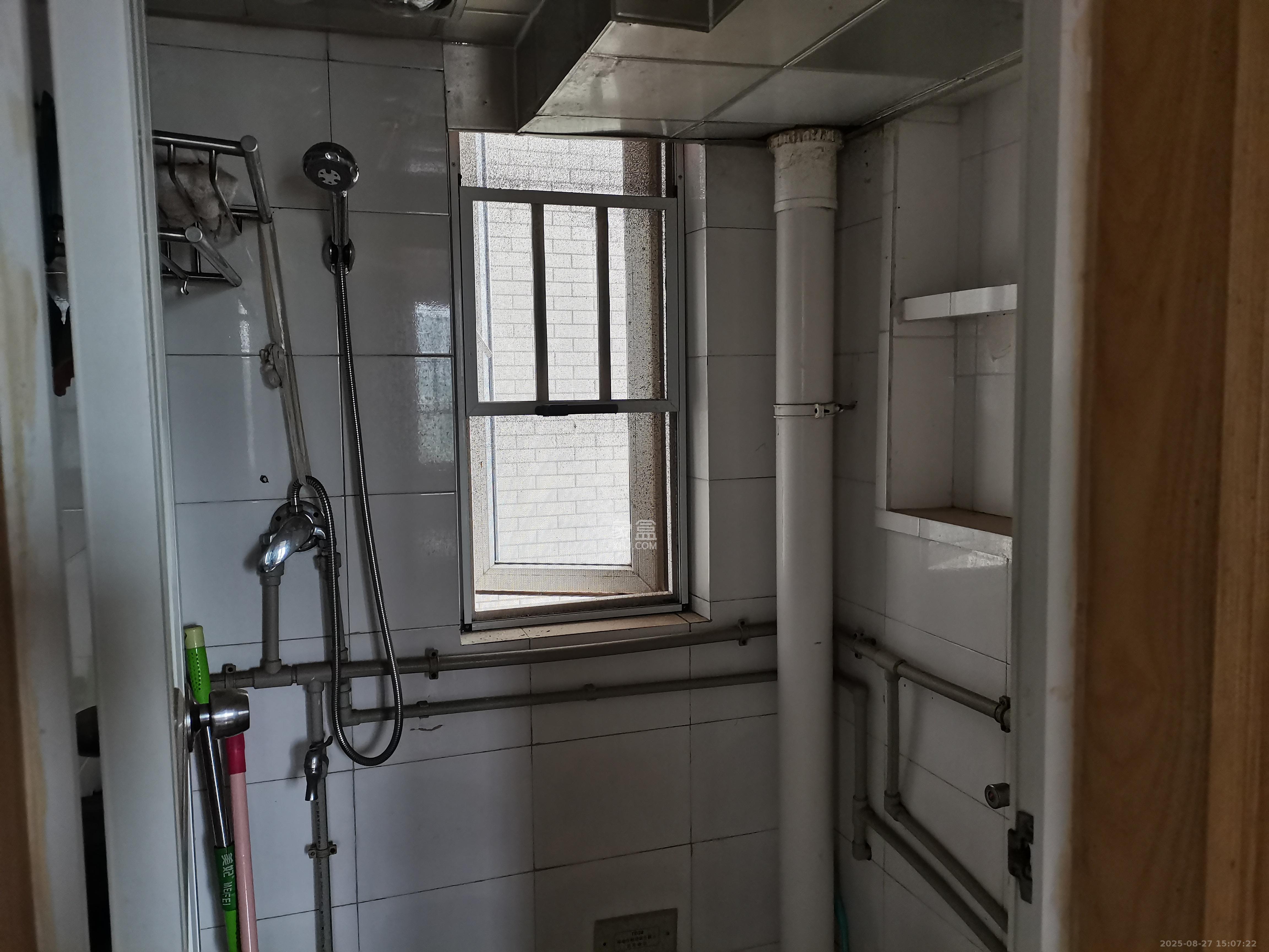 长房凤凰佳园 1室1厅1卫 1300.0元/月 长房凤凰佳园 1室1厅1卫 1300.0元/月室内图