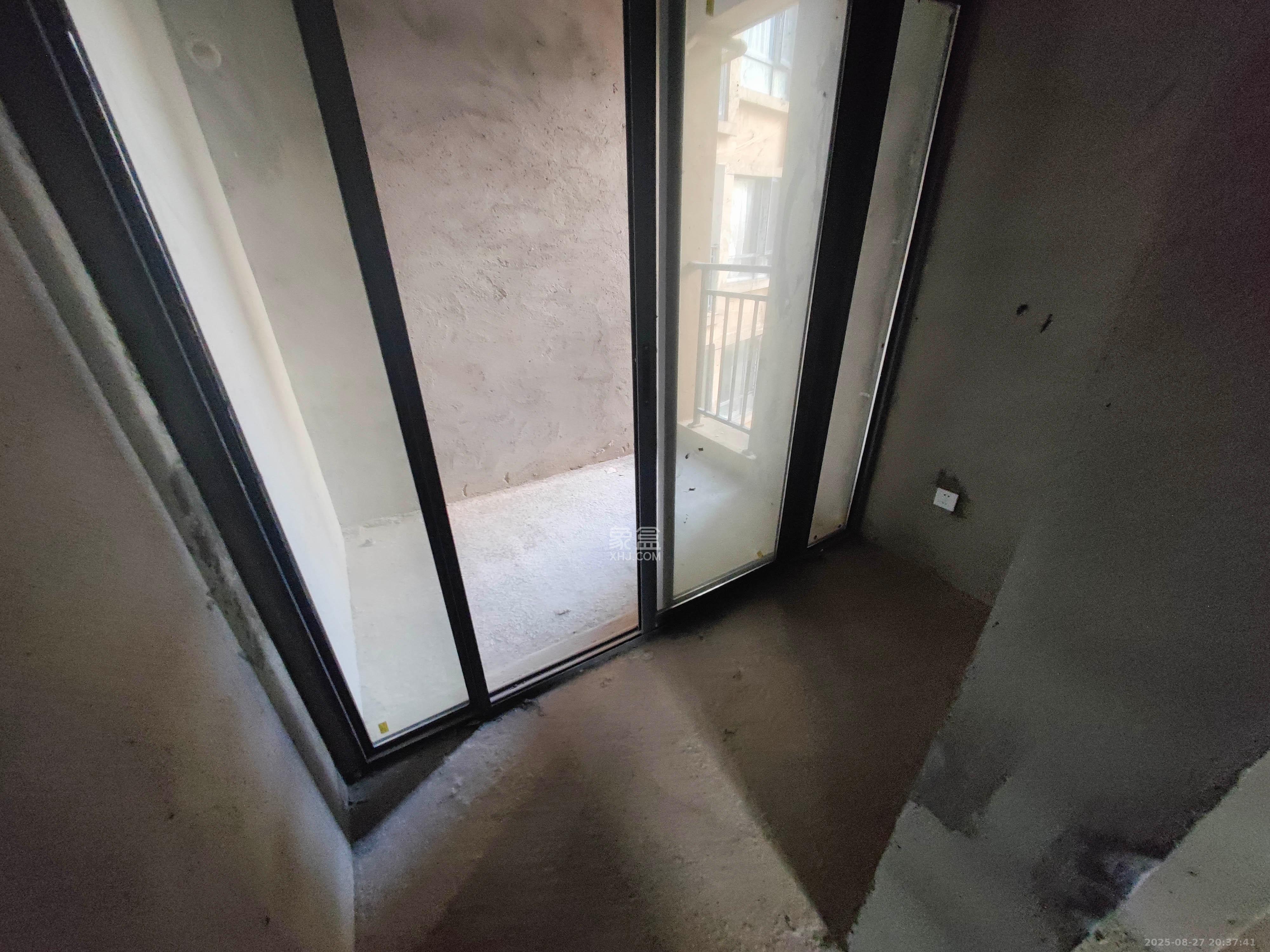 西湖鸿运佳苑 1室0厅0卫 75.0万 西湖鸿运佳苑 1室0厅0卫 75.0万卧室