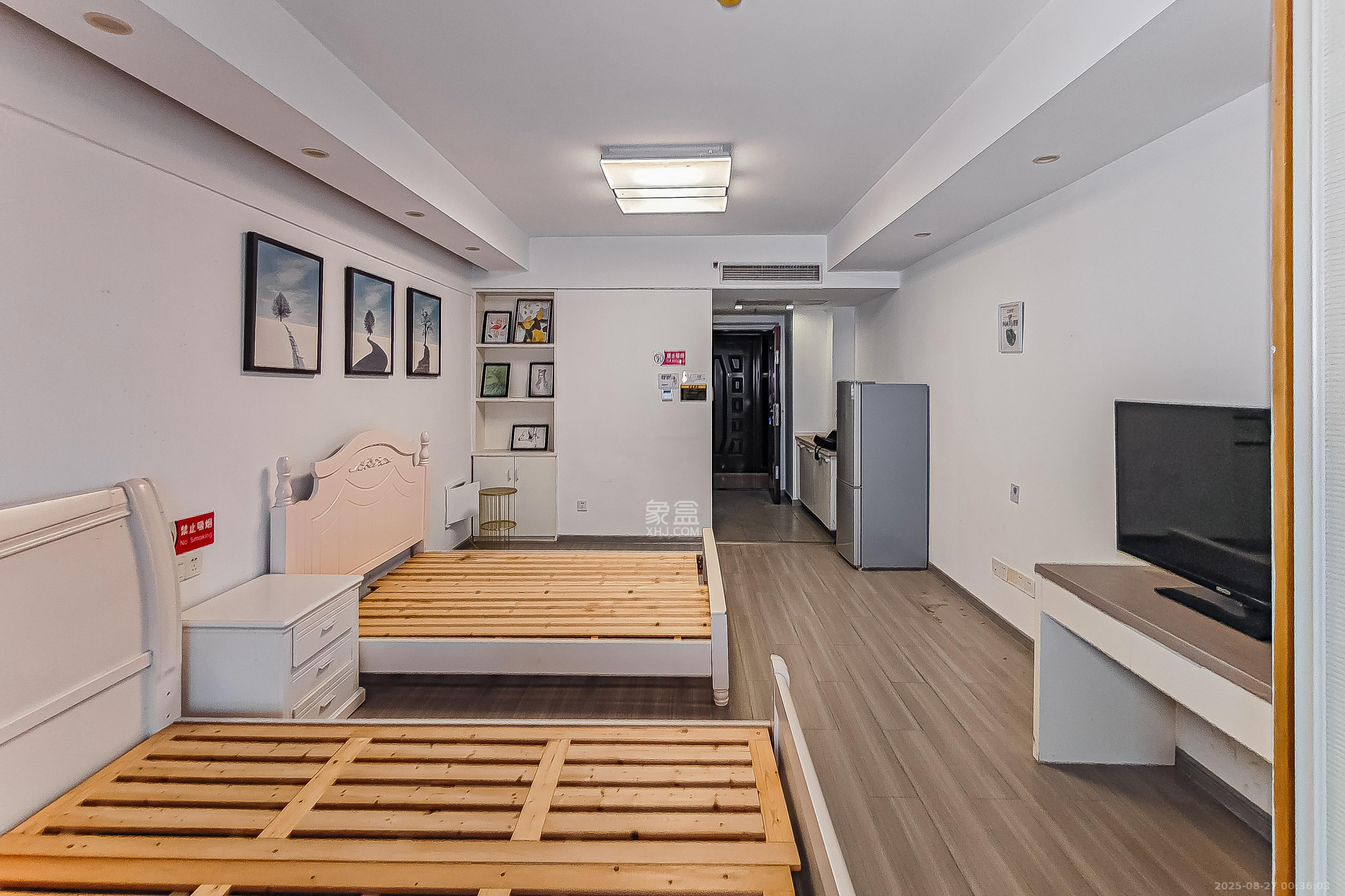 保利国际广场  1室1厅1卫    42.0万 保利国际广场  1室1厅1卫    42.0万客厅