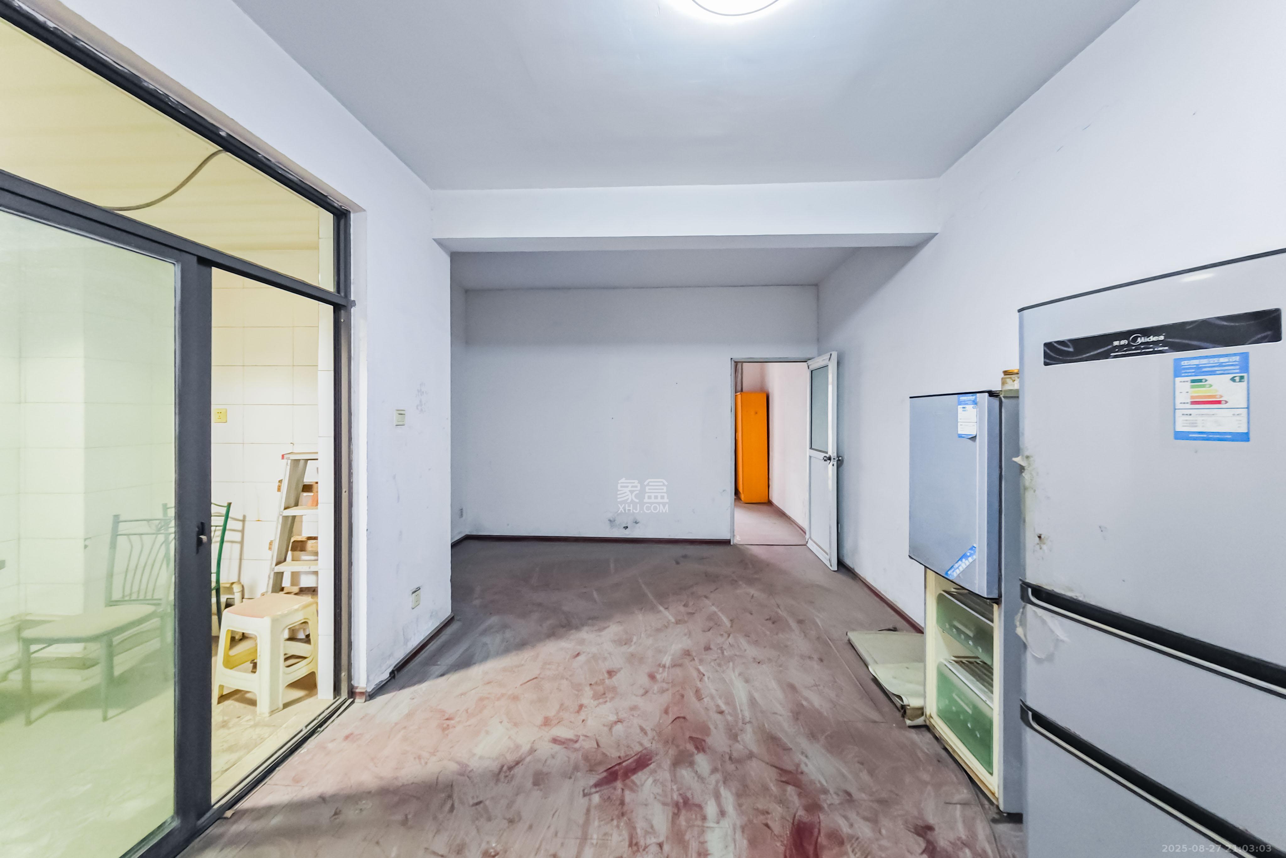 万树丹堤 3室2厅2卫 99.0万 万树丹堤 3室2厅2卫 99.0万客厅