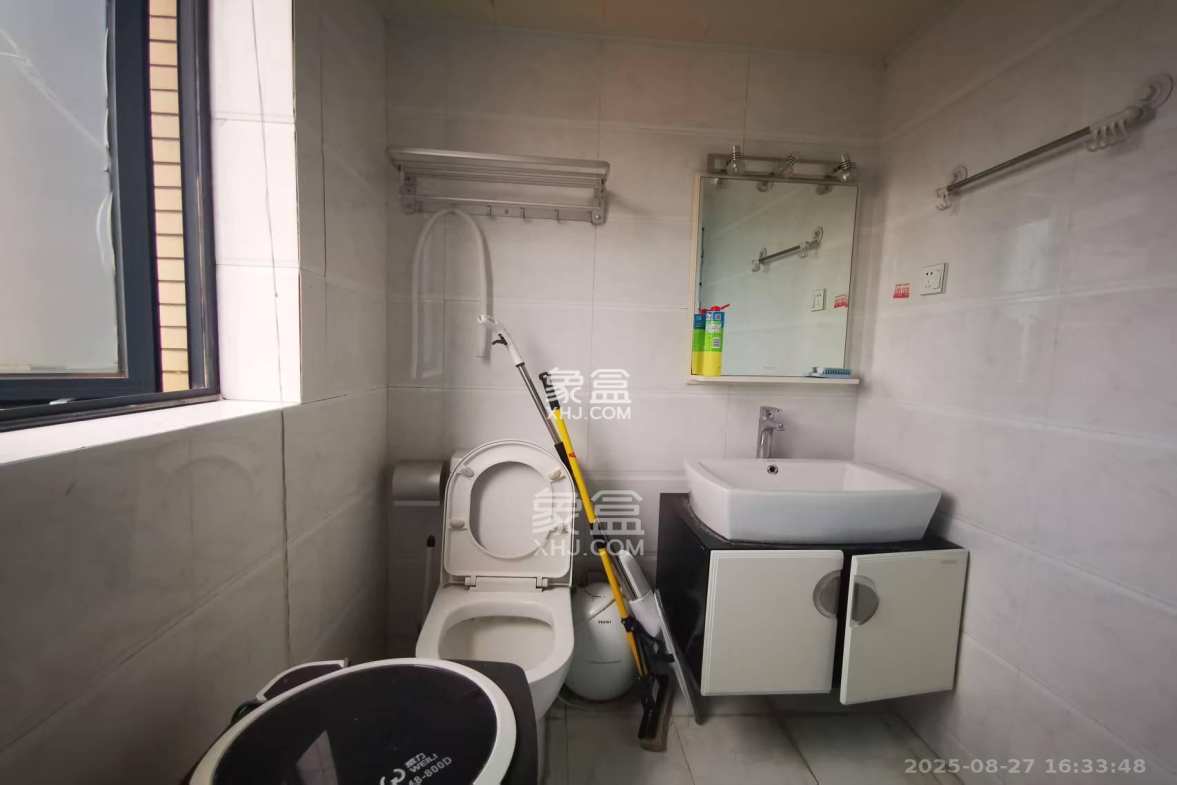 融圣国际  3室1厅2卫    3400.0元/月 融圣国际  3室1厅2卫    3400.0元/月室内图