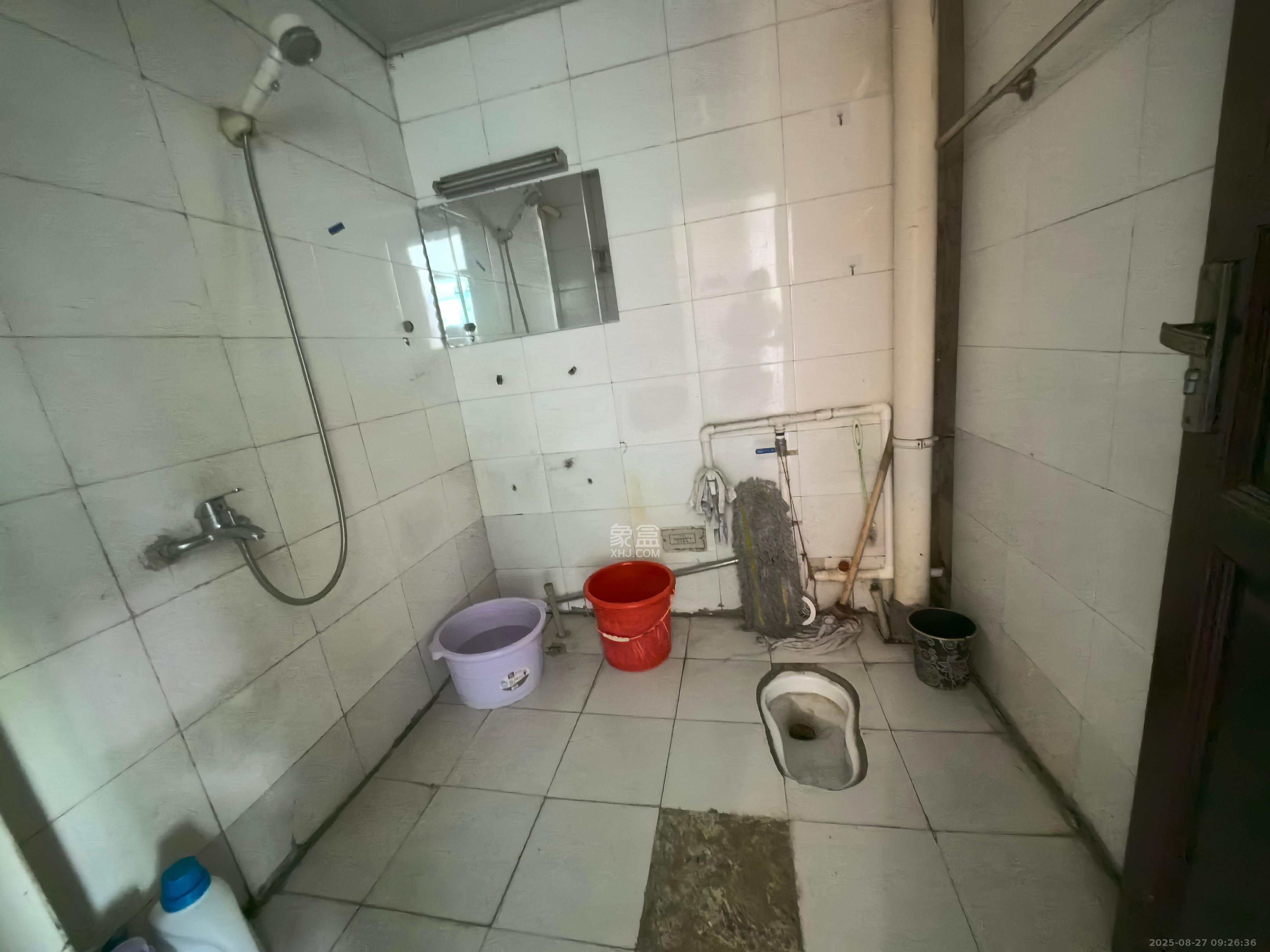 中南汽车世界 3室2厅1卫 1100.0元/月 中南汽车世界 3室2厅1卫 1100.0元/月室内图