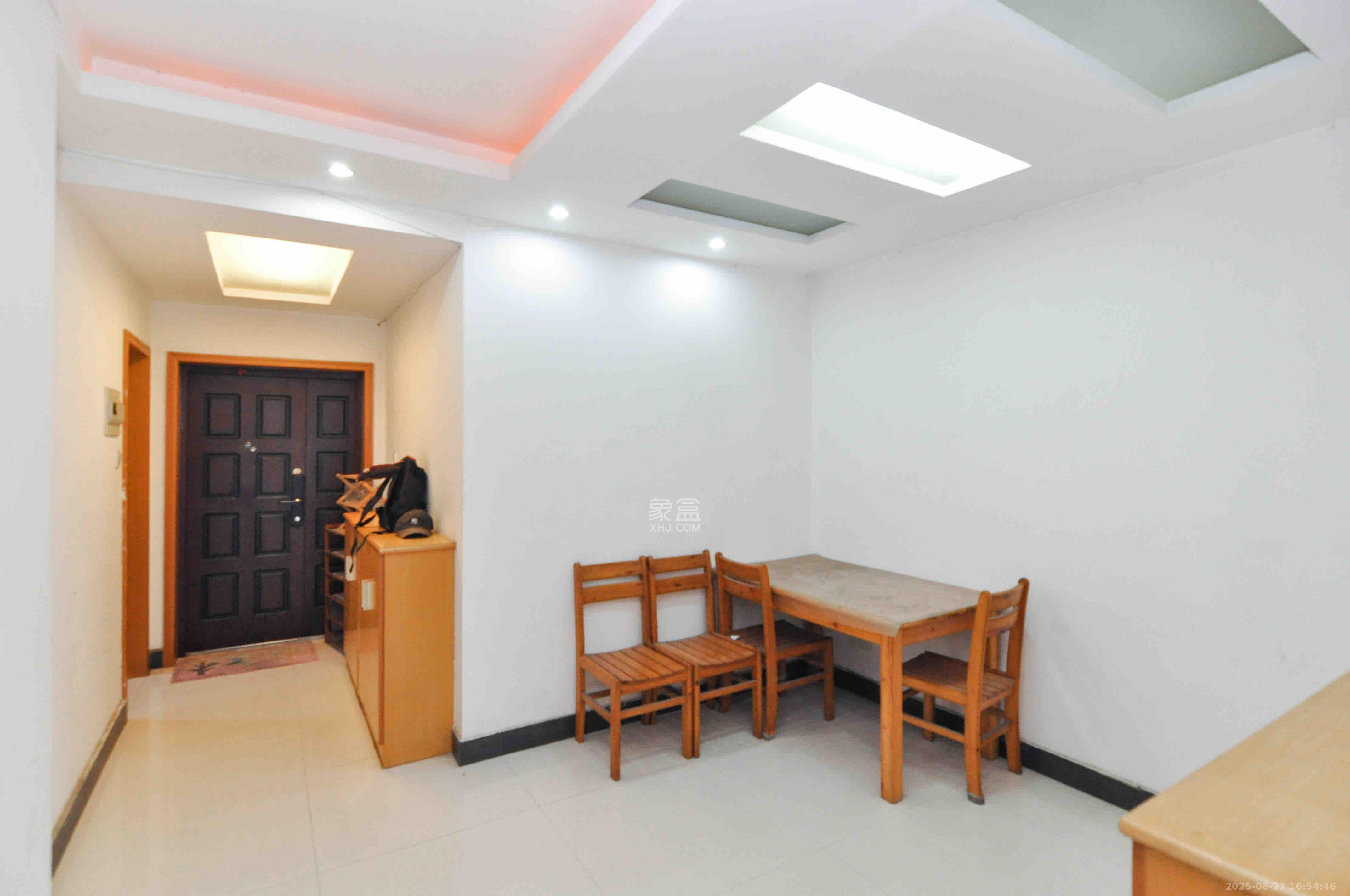 嘉逸名庭  2室2厅1卫    2500.0元/月 嘉逸名庭  2室2厅1卫    2500.0元/月室内图