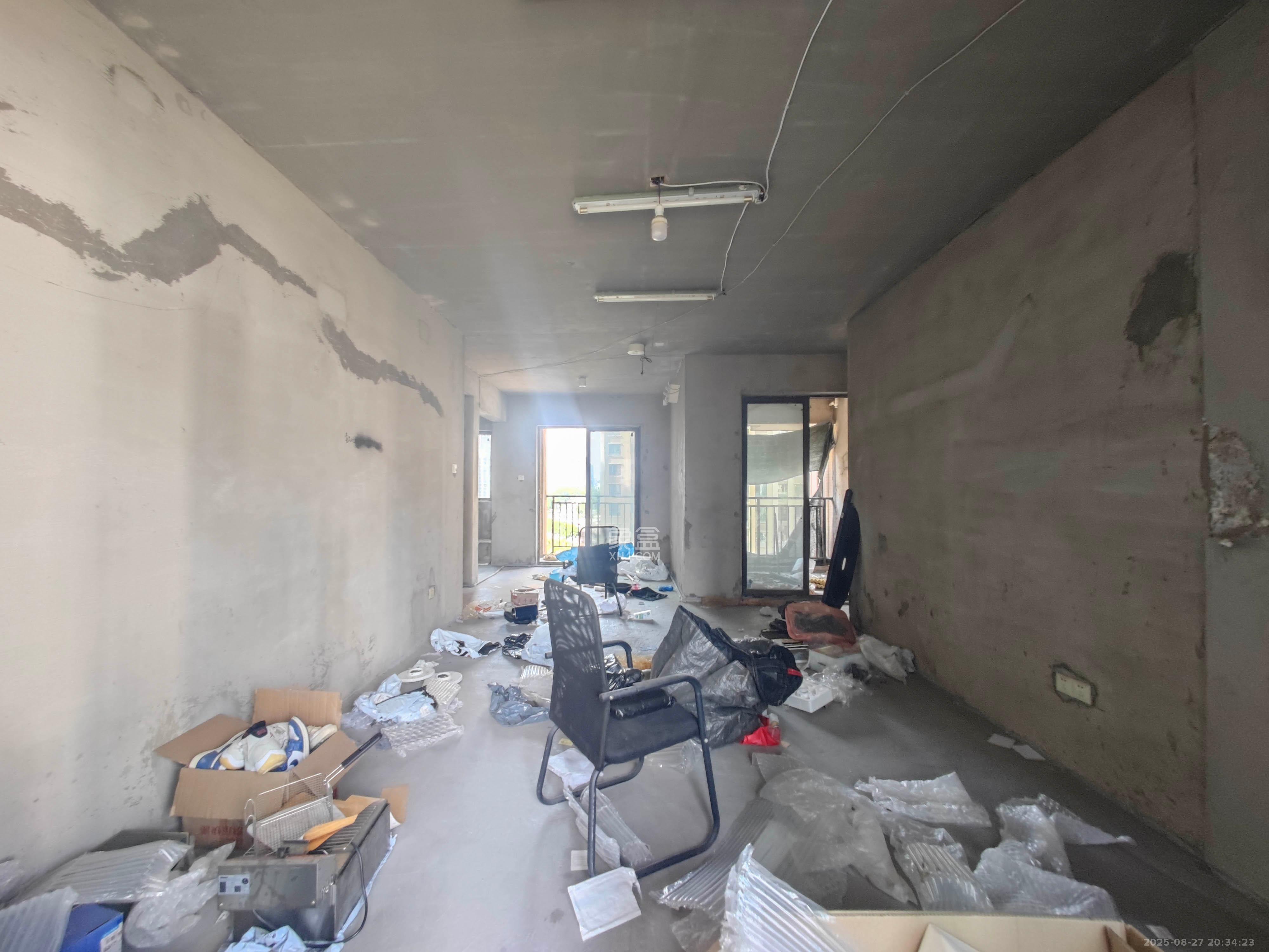 云开壹品樾玺  4室2厅2卫    132.0万 云开壹品樾玺  4室2厅2卫    132.0万客厅