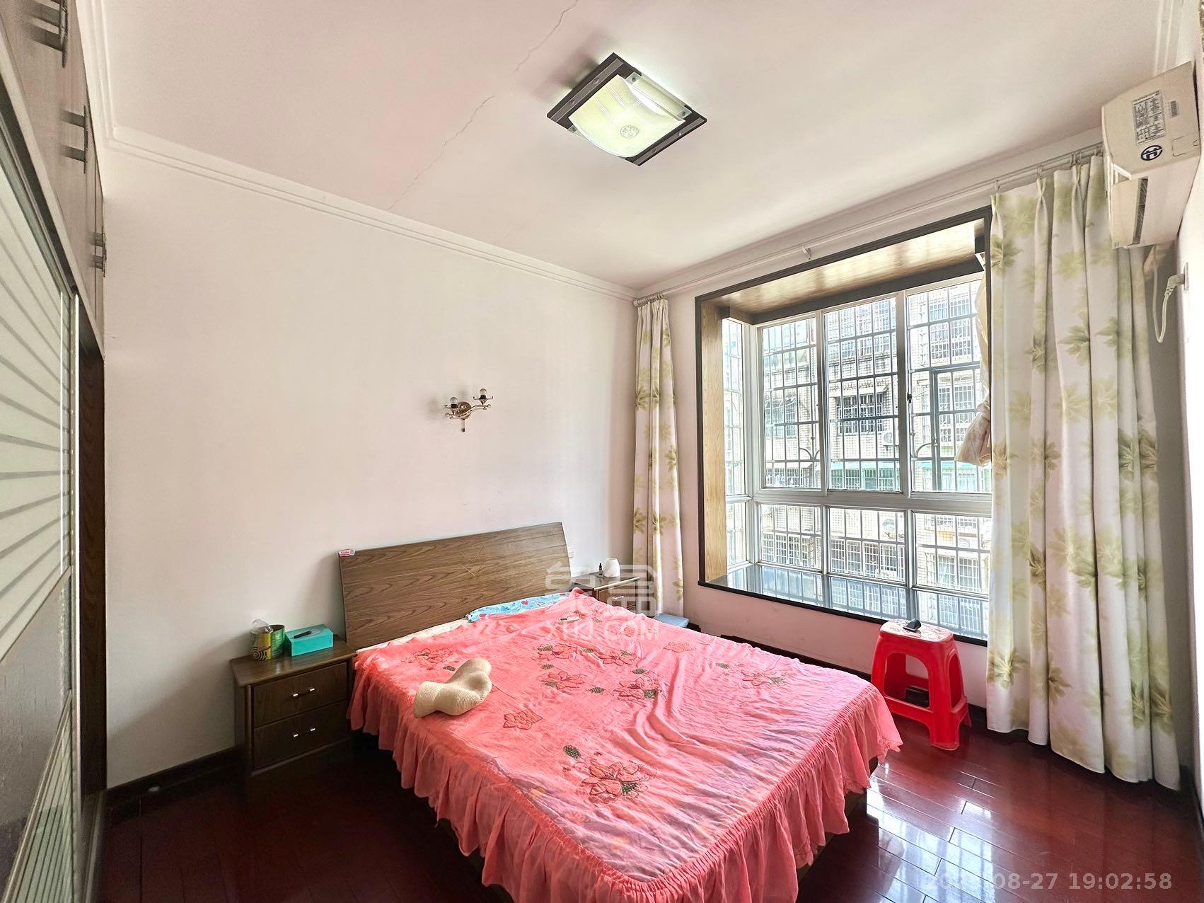 红星农博住宅小区(佳英农博小区)  3室1厅1卫    1660.0元/月 红星农博住宅小区(佳英农博小区)  3室1厅1卫    1660.0元/月室内图