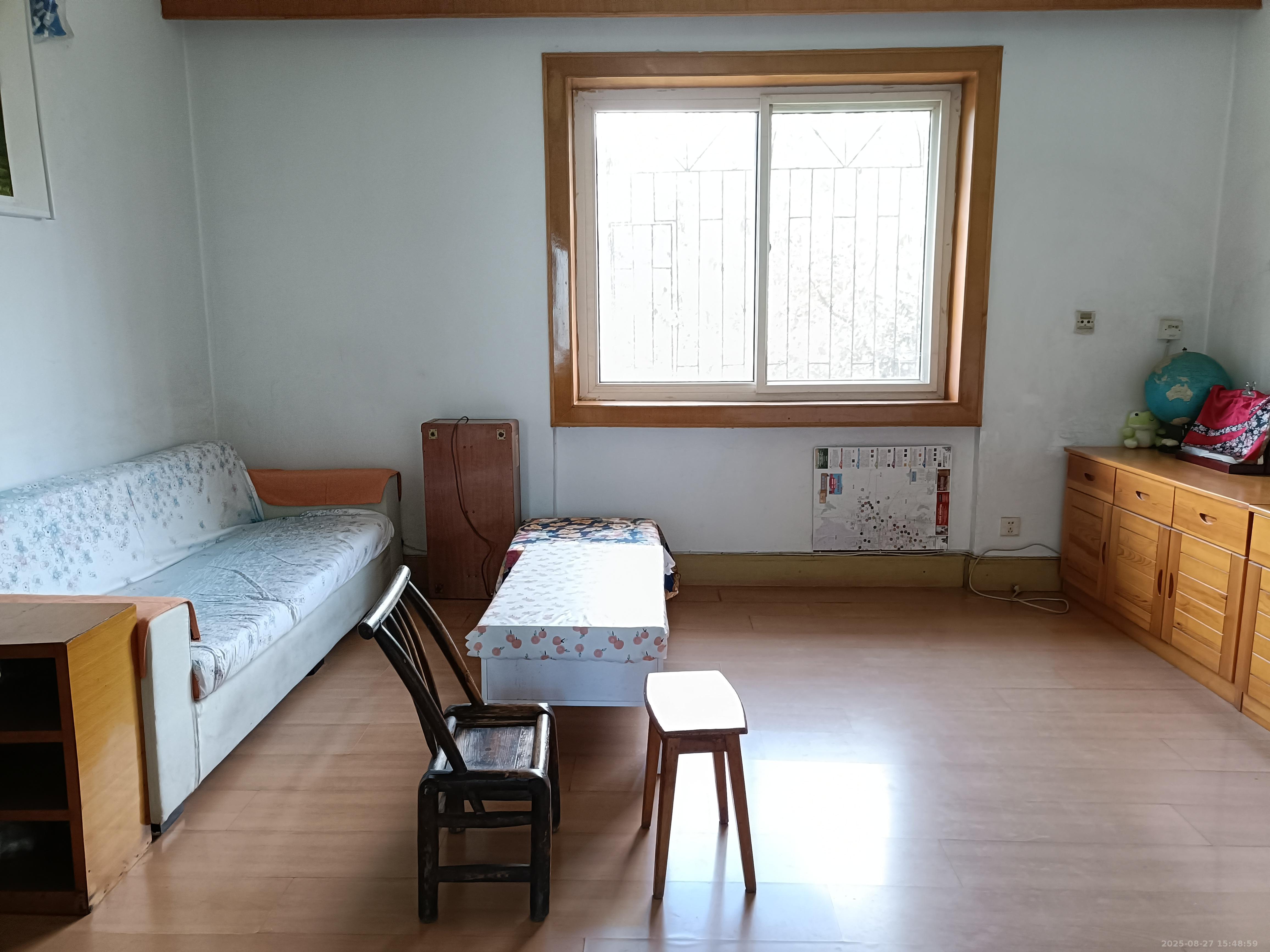 德雅路电影公司宿舍  2室2厅1卫    2000.0元/月 德雅路电影公司宿舍  2室2厅1卫    2000.0元/月室内图