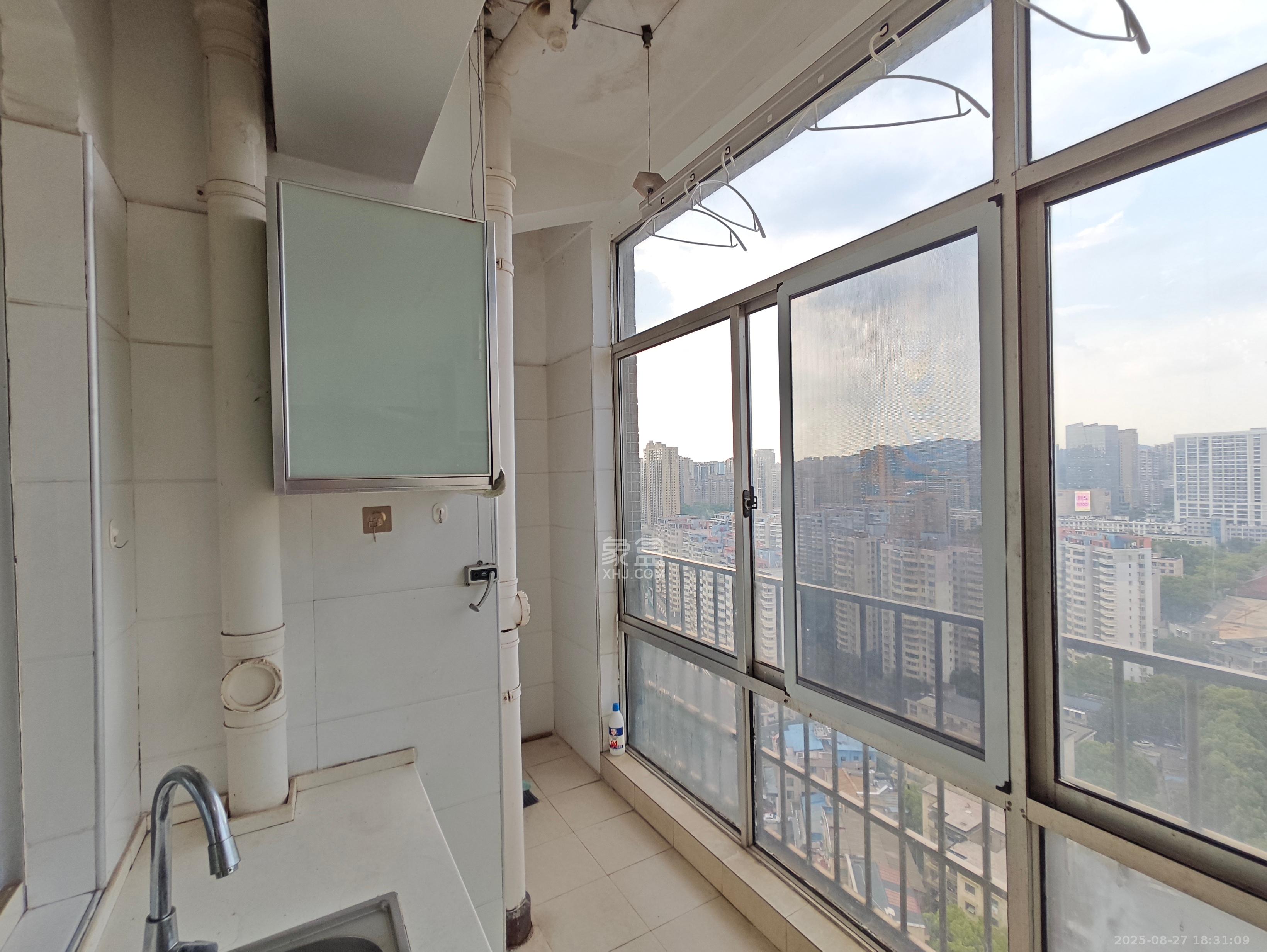 观湖公寓 1室1厅1卫 1600.0元/月 观湖公寓 1室1厅1卫 1600.0元/月室内图