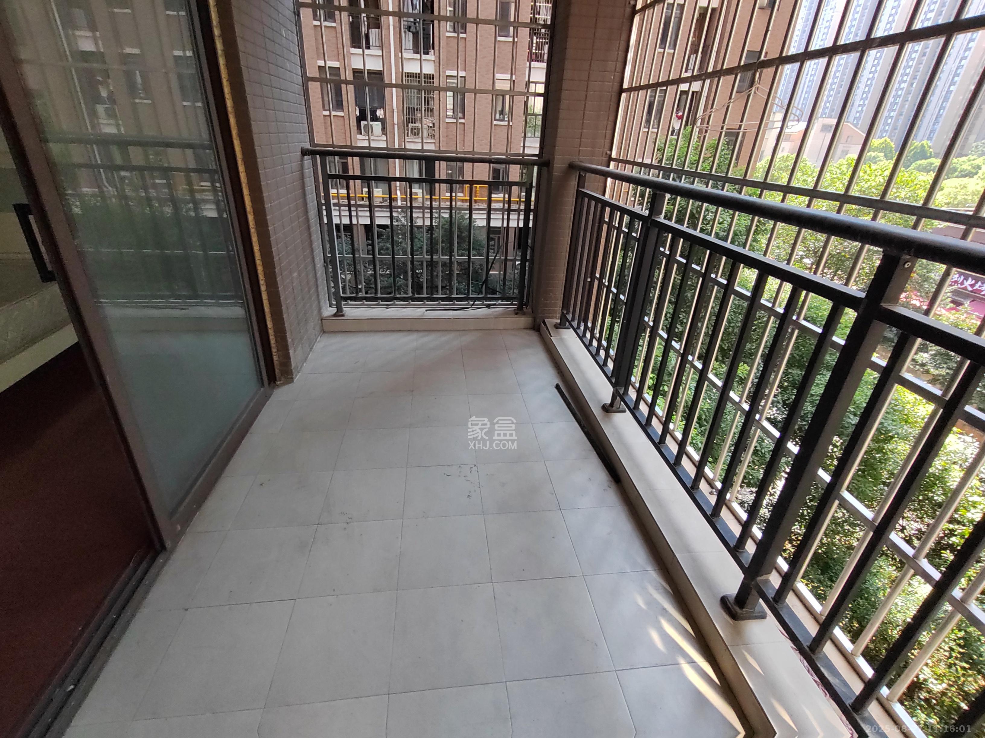 水岸世景  5室2厅2卫    2100.0元/月室内图