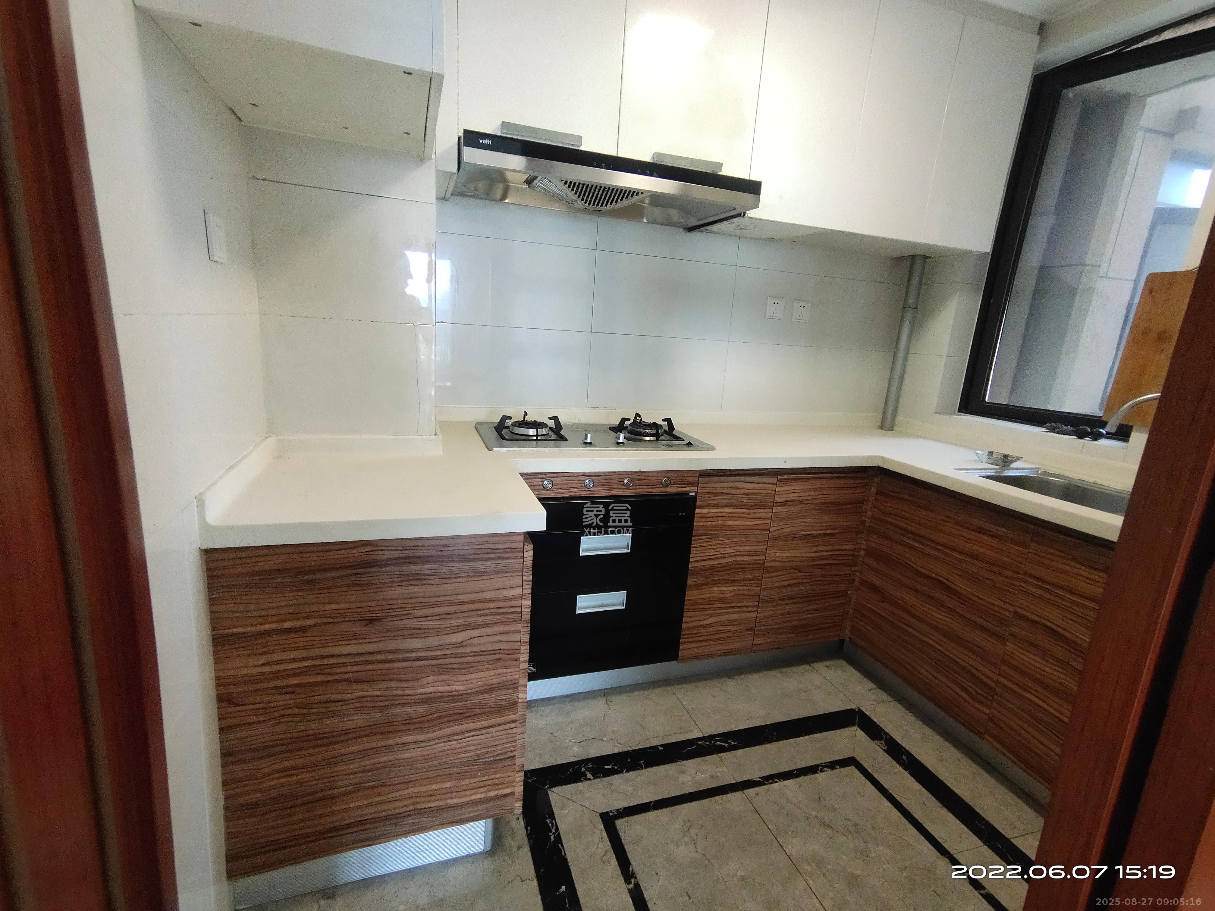 中海国际五期  3室2厅2卫    2200.0元/月 中海国际五期  3室2厅2卫    2200.0元/月室内图