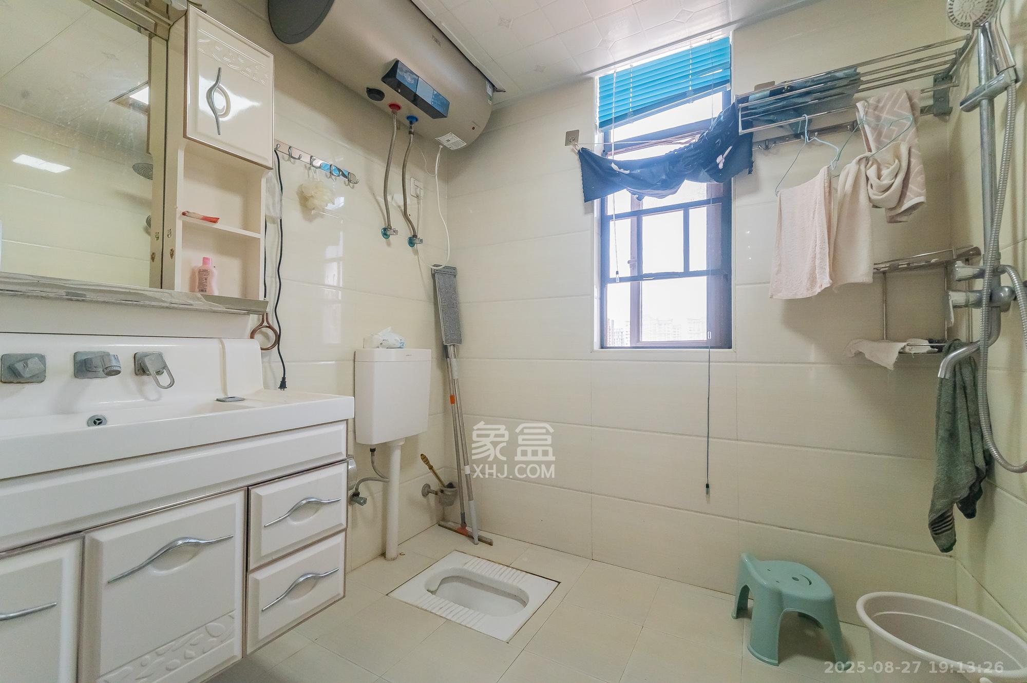 蓝山郡  4室2厅2卫    89.8万 蓝山郡  4室2厅2卫    89.8万卫生间