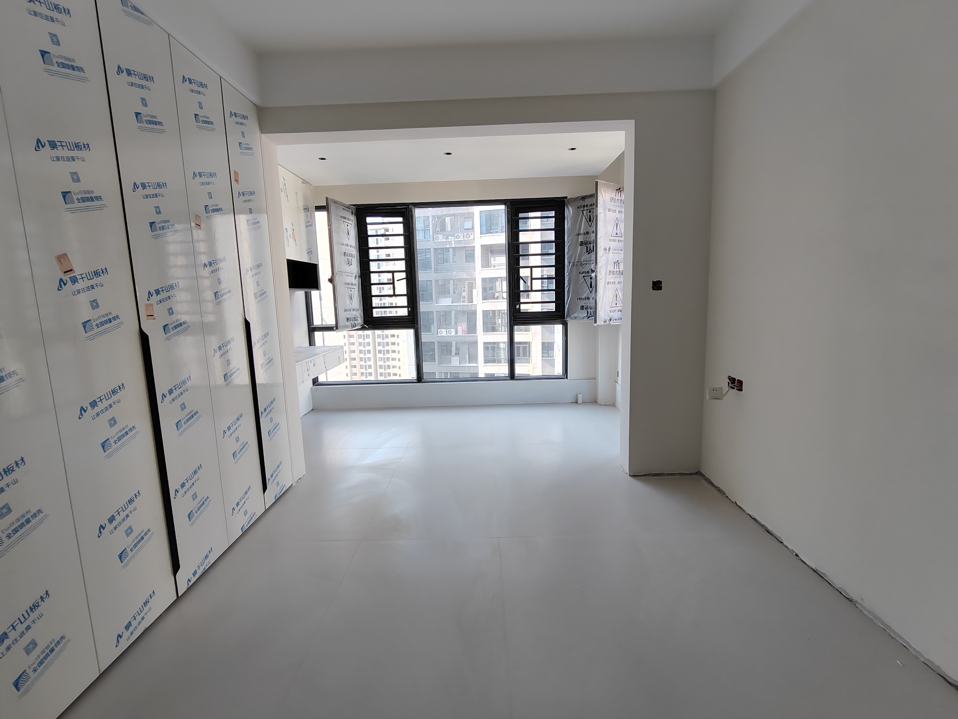 湘悦青春里 5室2厅2卫 108.0万 湘悦青春里 5室2厅2卫 108.0万客厅