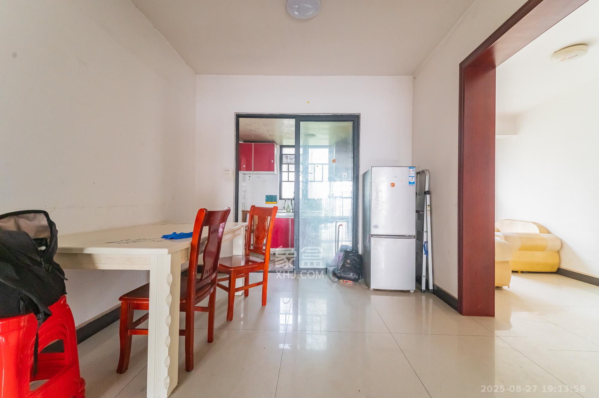 鹏基诺亚山林  3室2厅2卫    91.8万 鹏基诺亚山林  3室2厅2卫    91.8万客厅