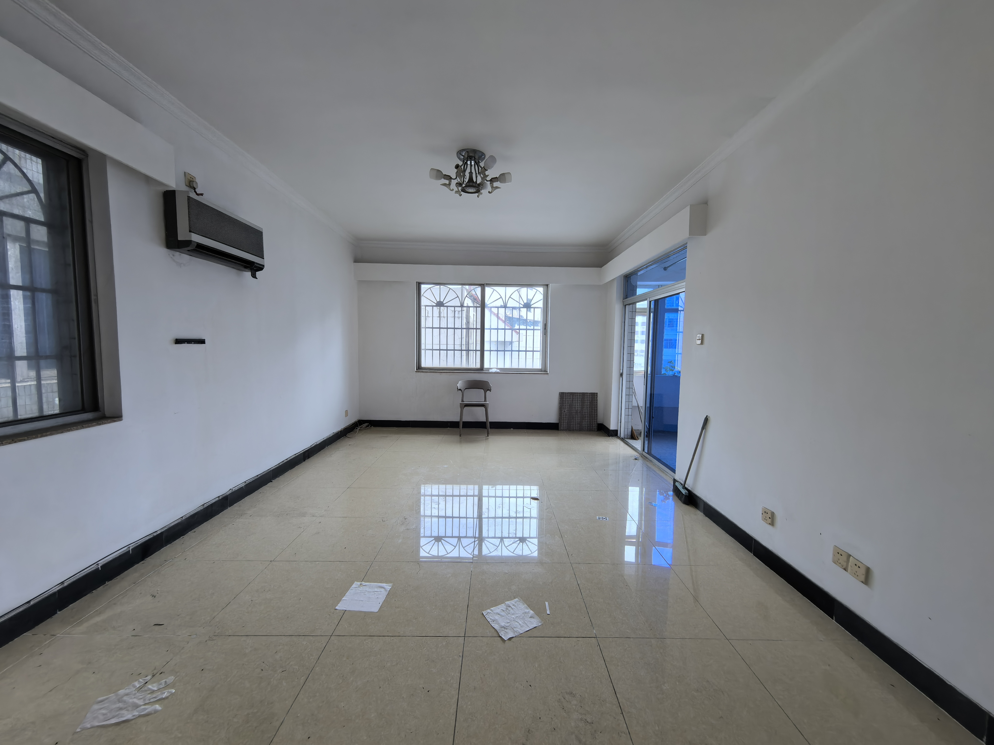 百金城小区  1室2厅1卫    1800.0元/月室内图