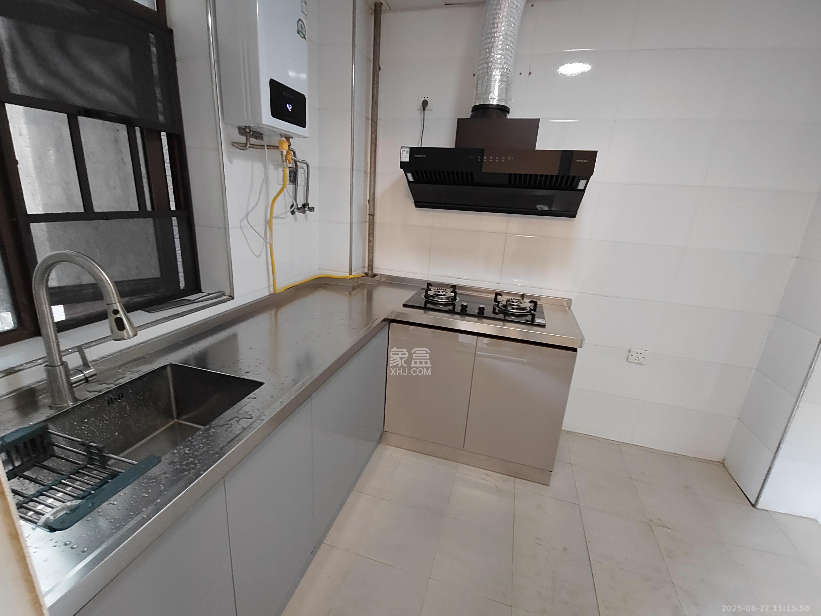 水岸世景  5室2厅2卫    2100.0元/月室内图