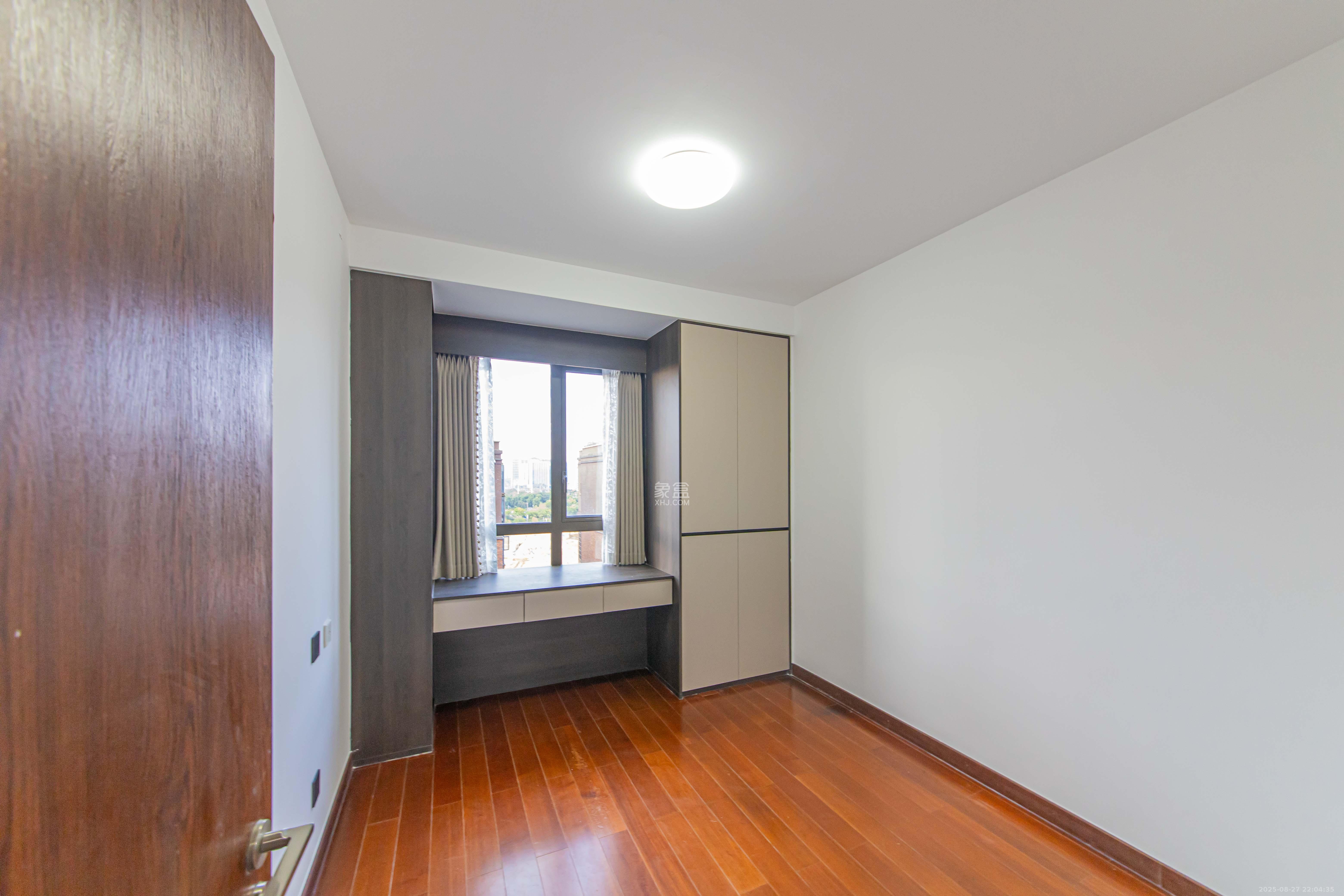 绿地公馆（绿地名邸）  4室2厅3卫    205.0万卧室