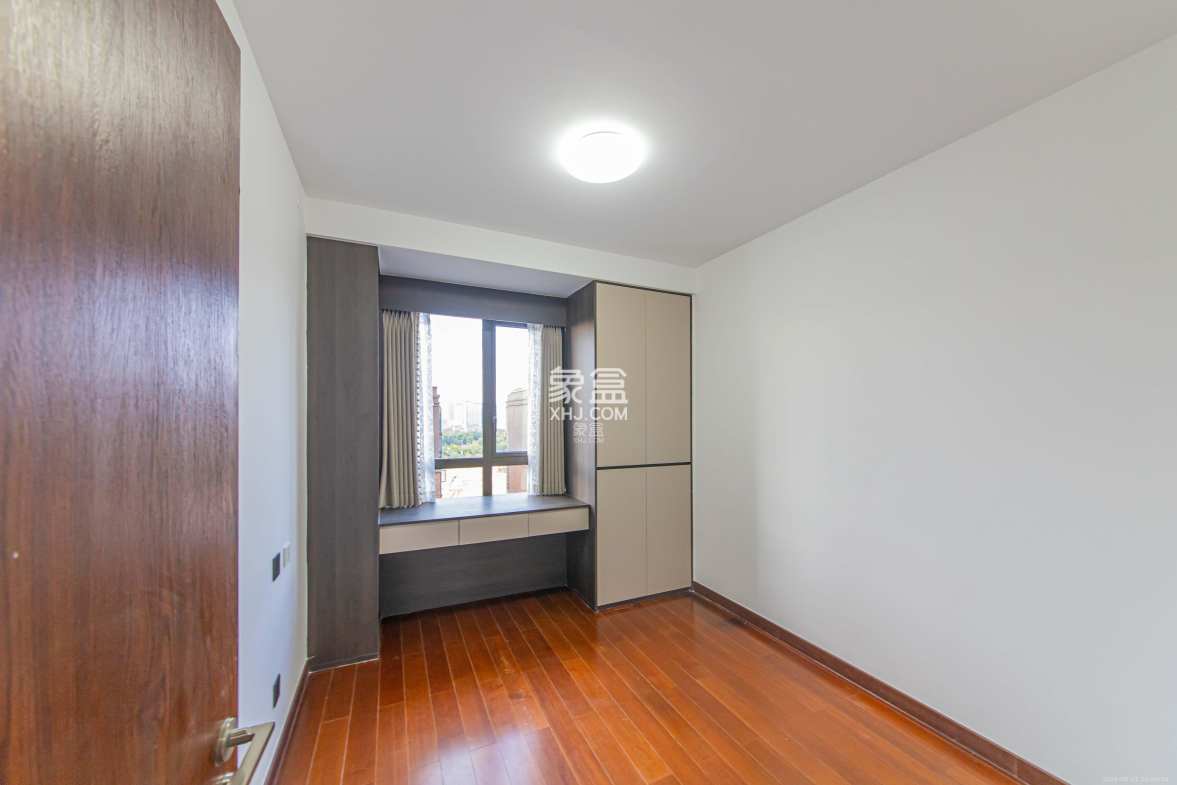 绿地公馆(绿地名邸)  4室2厅3卫    205.0万 绿地公馆(绿地名邸)  4室2厅3卫    205.0万卧室