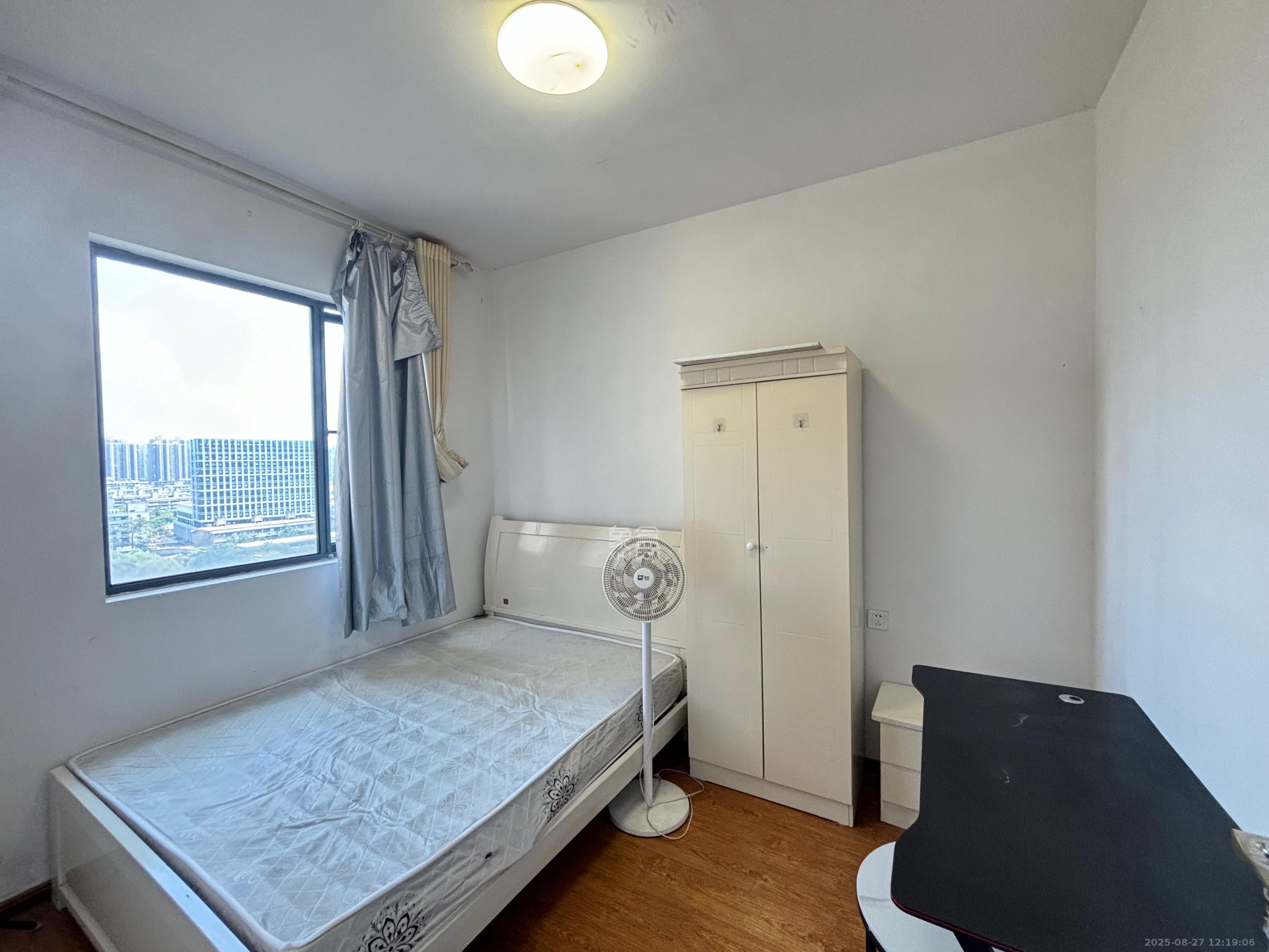 荣盛花语书苑 3室2厅2卫 2700.0元/月 荣盛花语书苑 3室2厅2卫 2700.0元/月室内图