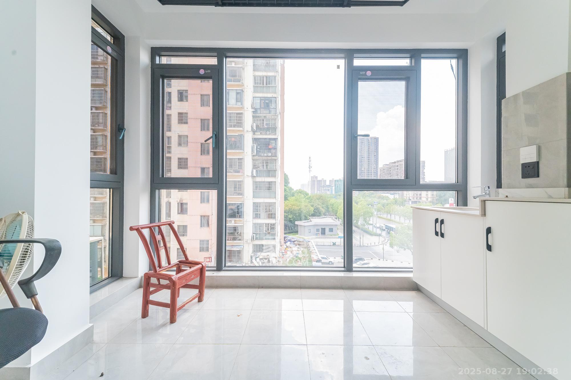 阳光丽景  3室2厅2卫    69.8万 阳光丽景  3室2厅2卫    69.8万阳台