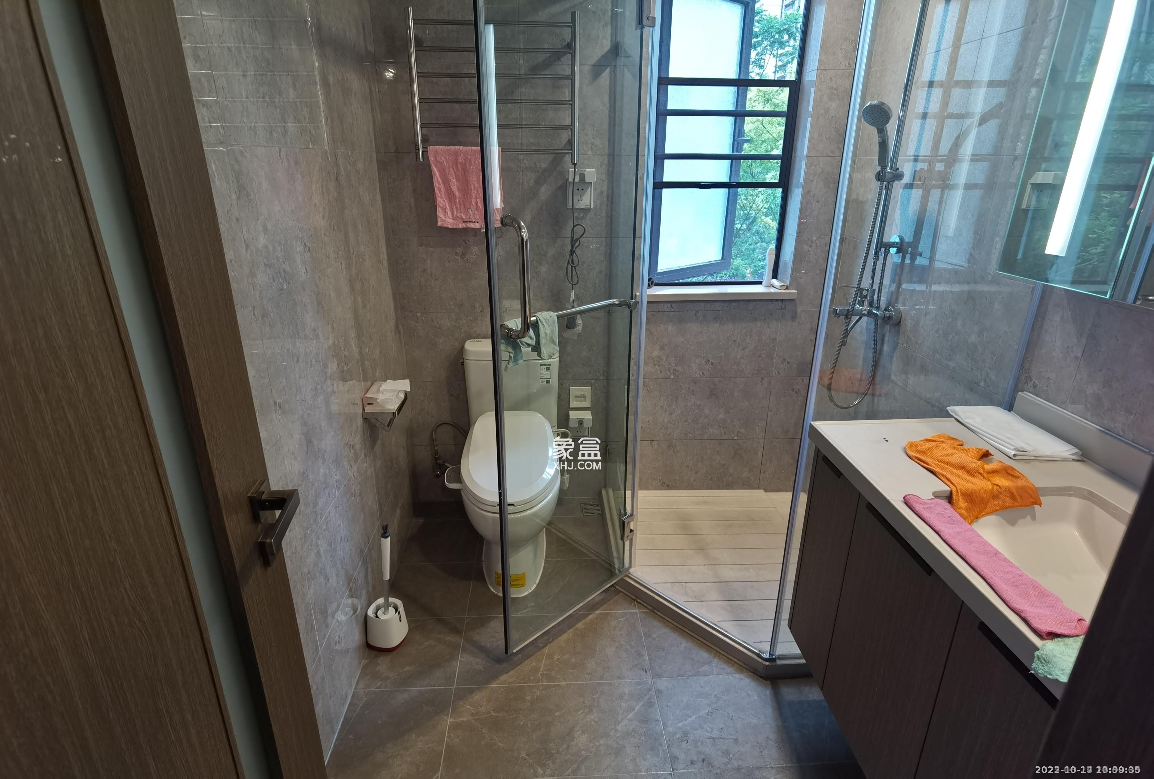 龙湖铂金中心(龙湖春江郦城)  4室2厅2卫    6500.0元/月 龙湖铂金中心(龙湖春江郦城)  4室2厅2卫    6500.0元/月室内图