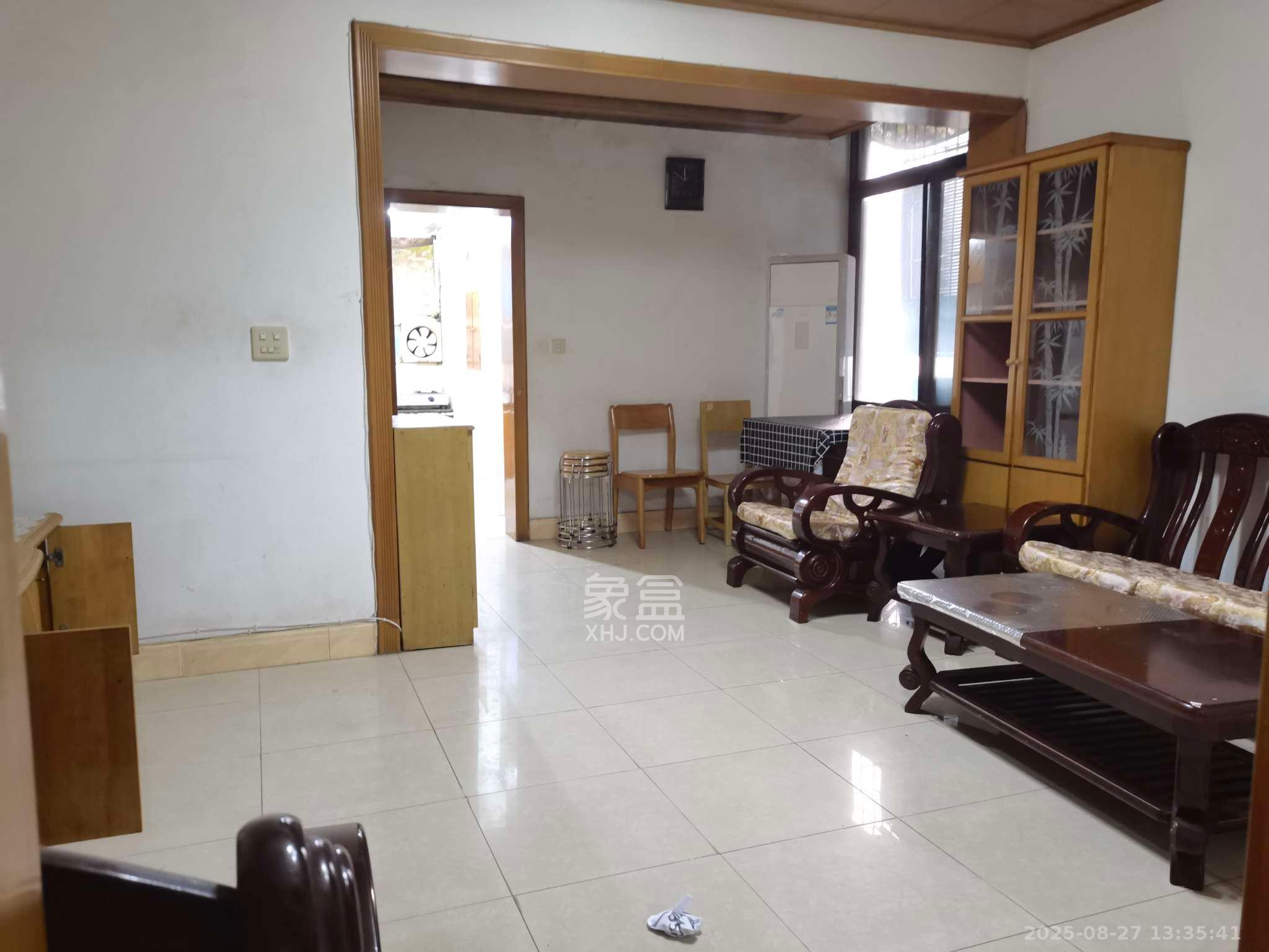 红旗区一片  2室1厅1卫    1700.0元/月室内图