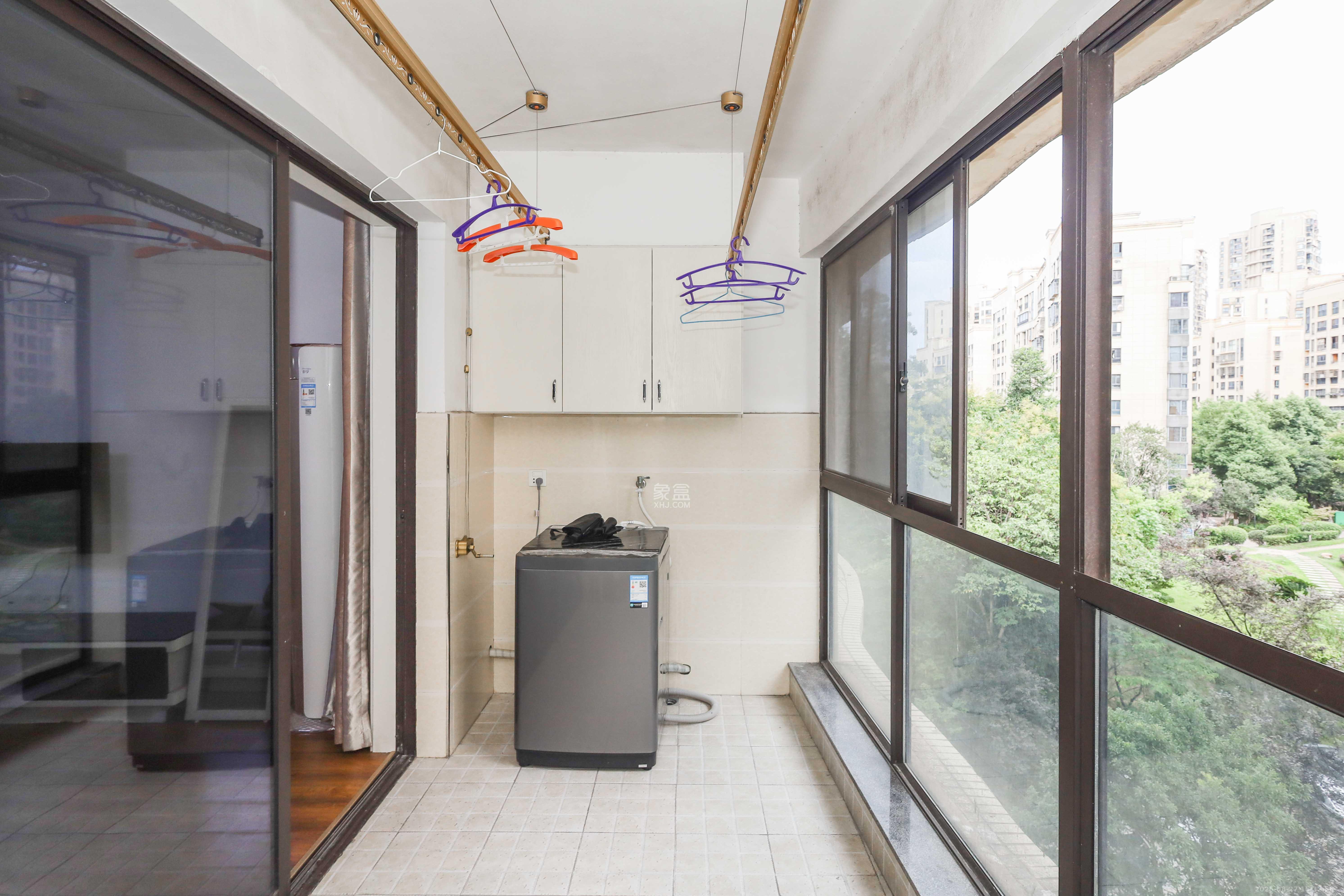 保利麓谷林语D区  4室2厅2卫    98.0万 保利麓谷林语D区  4室2厅2卫    98.0万阳台