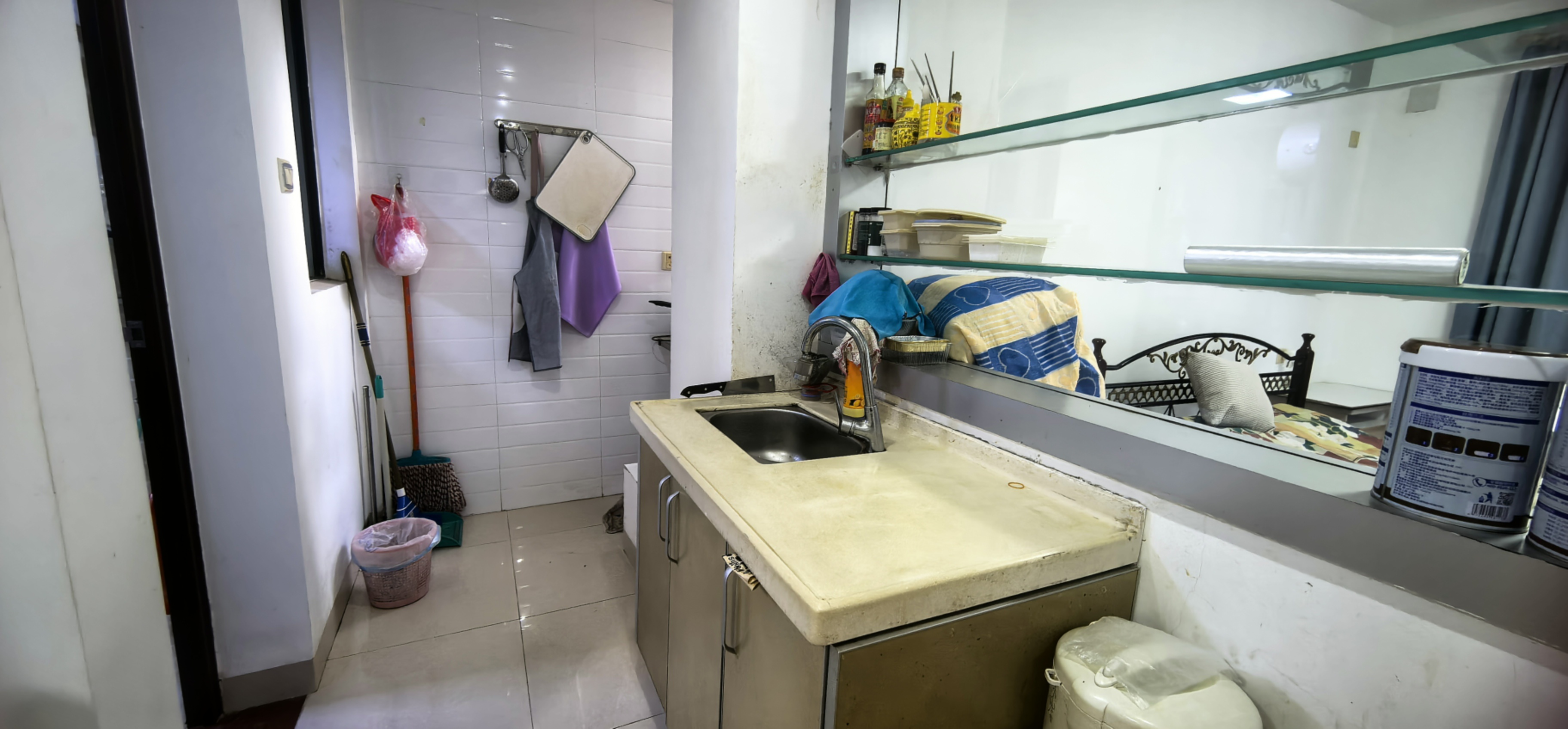 金茂滨江温泉花园 1室1厅1卫 42.0万 金茂滨江温泉花园 1室1厅1卫 42.0万客厅