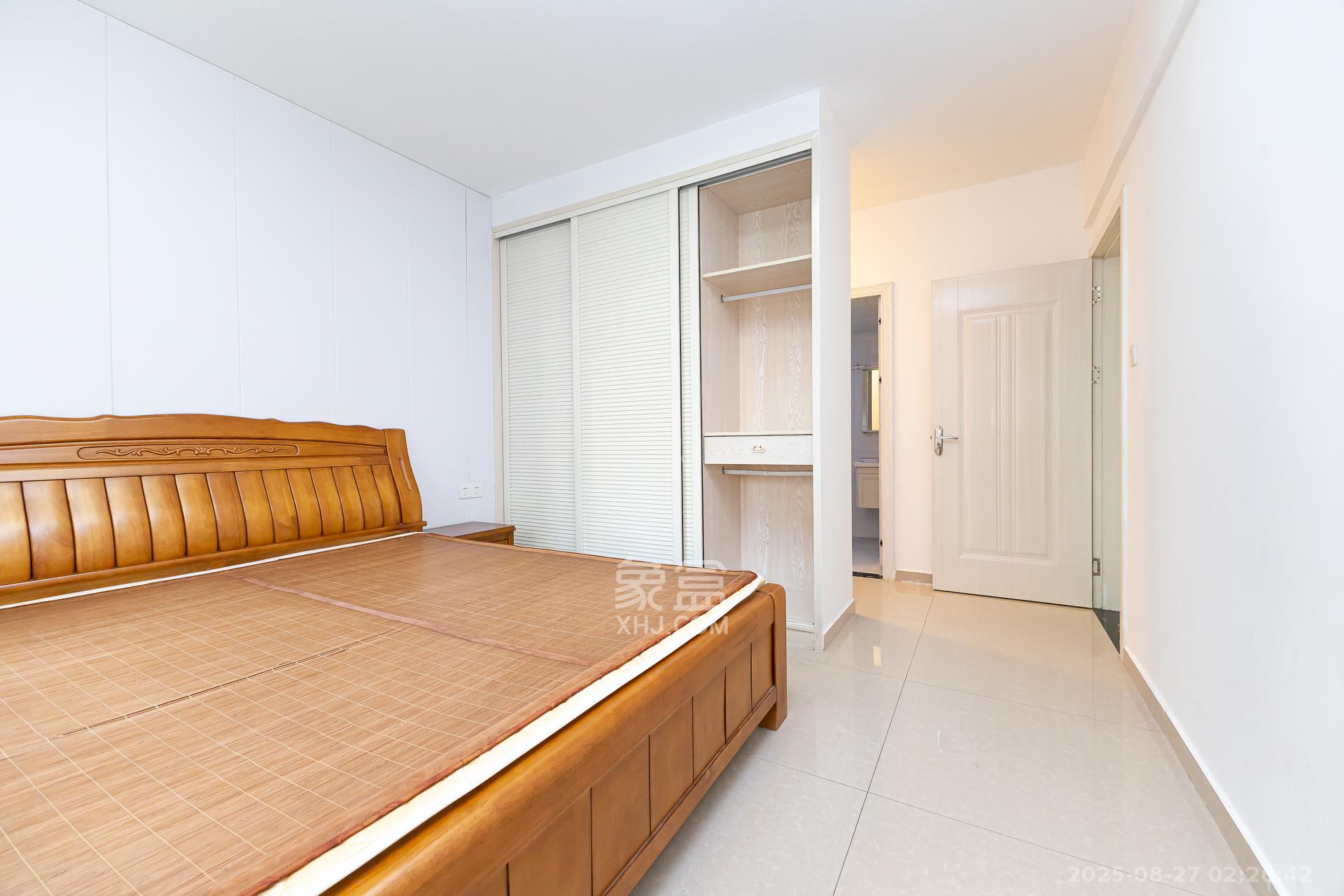 时代倾城三期  3室2厅1卫    92.8万 时代倾城三期  3室2厅1卫    92.8万卧室