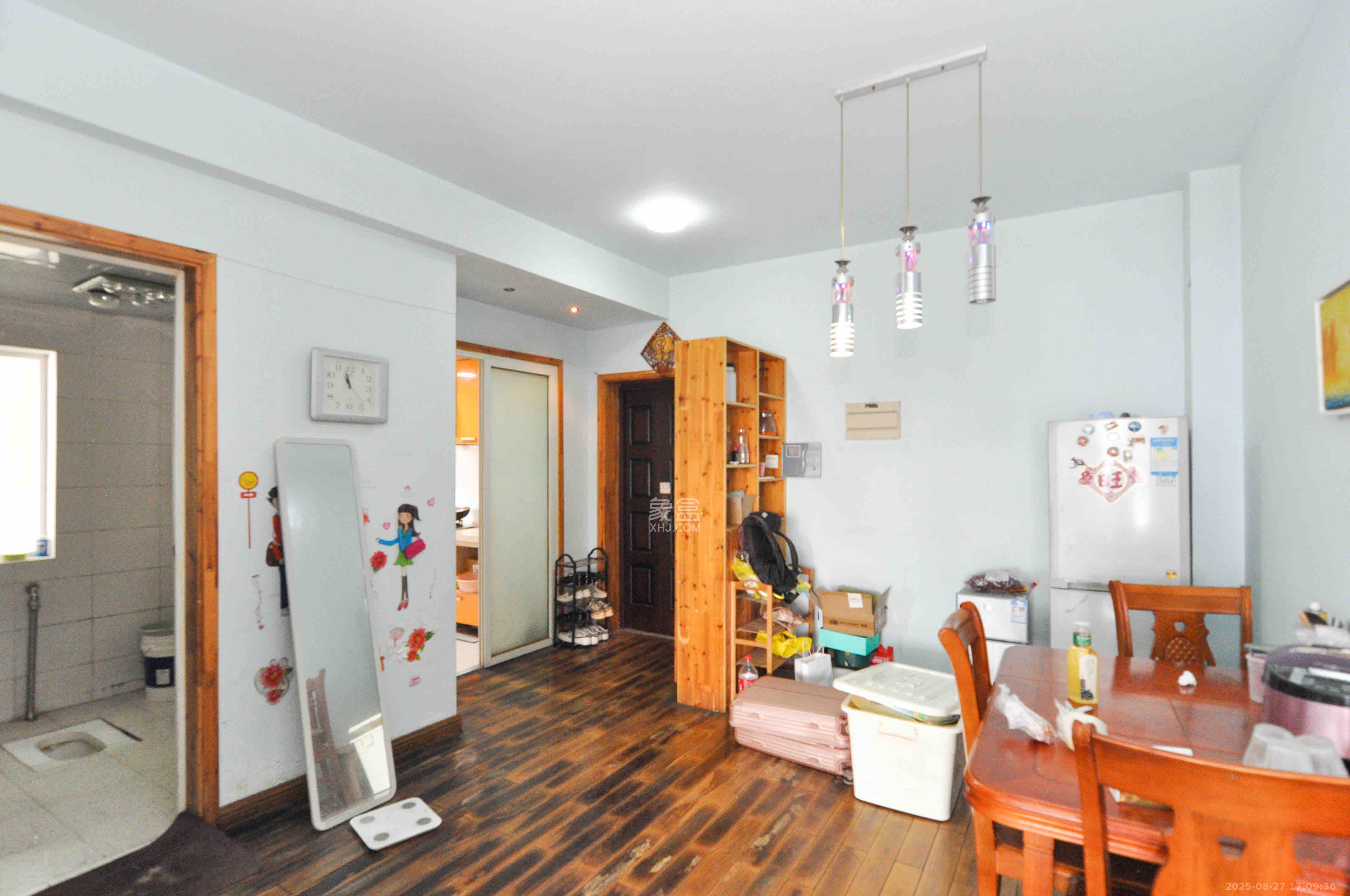 嘉逸名庭  2室2厅1卫    2400.0元/月 嘉逸名庭  2室2厅1卫    2400.0元/月室内图