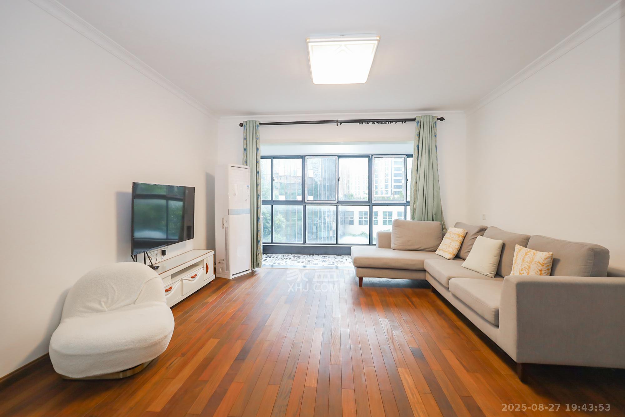 奥克斯广场  3室2厅2卫    130.0万 奥克斯广场  3室2厅2卫    130.0万