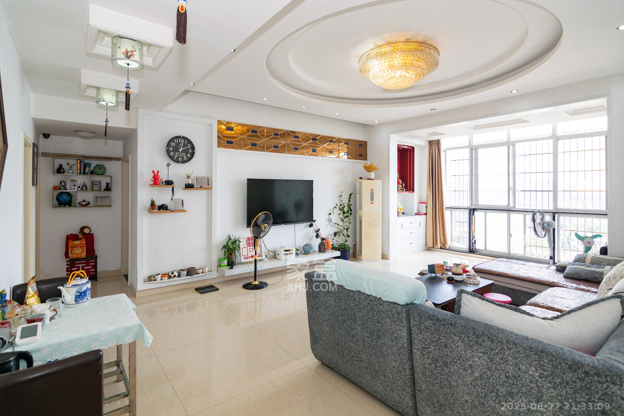 上居一品 4室2厅2卫 52.8万 上居一品 4室2厅2卫 52.8万客厅