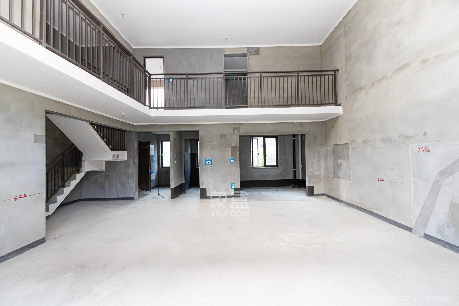 时代建发和著  4室2厅2卫   350.00万客厅