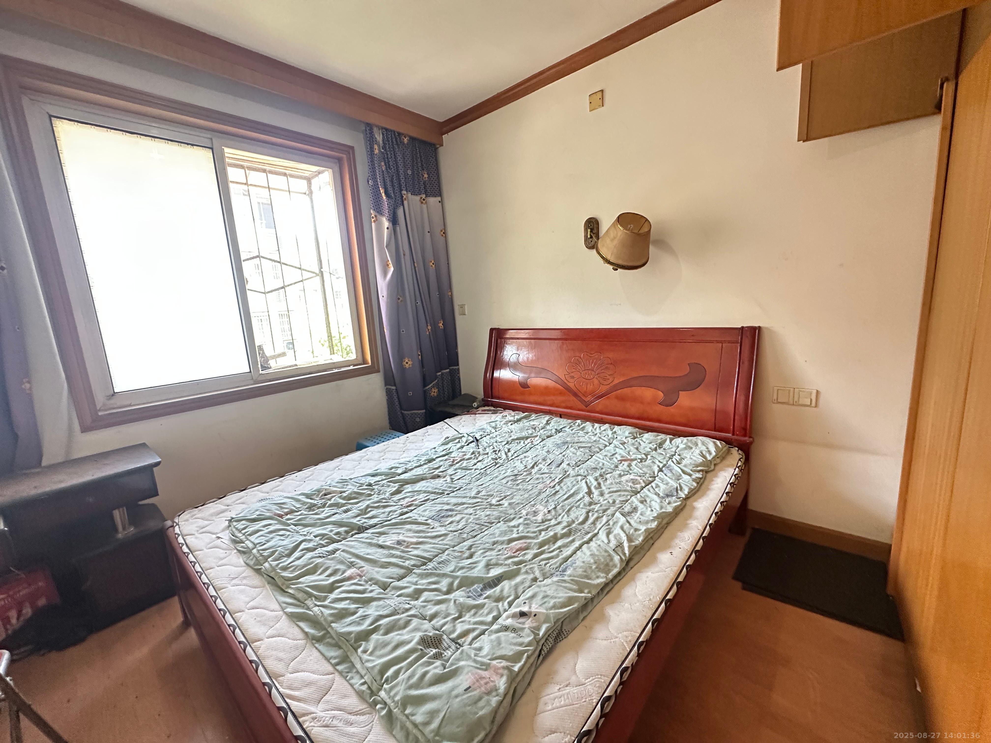 阿弥岭一二片  3室2厅1卫    1300.0元/月 阿弥岭一二片  3室2厅1卫    1300.0元/月室内图