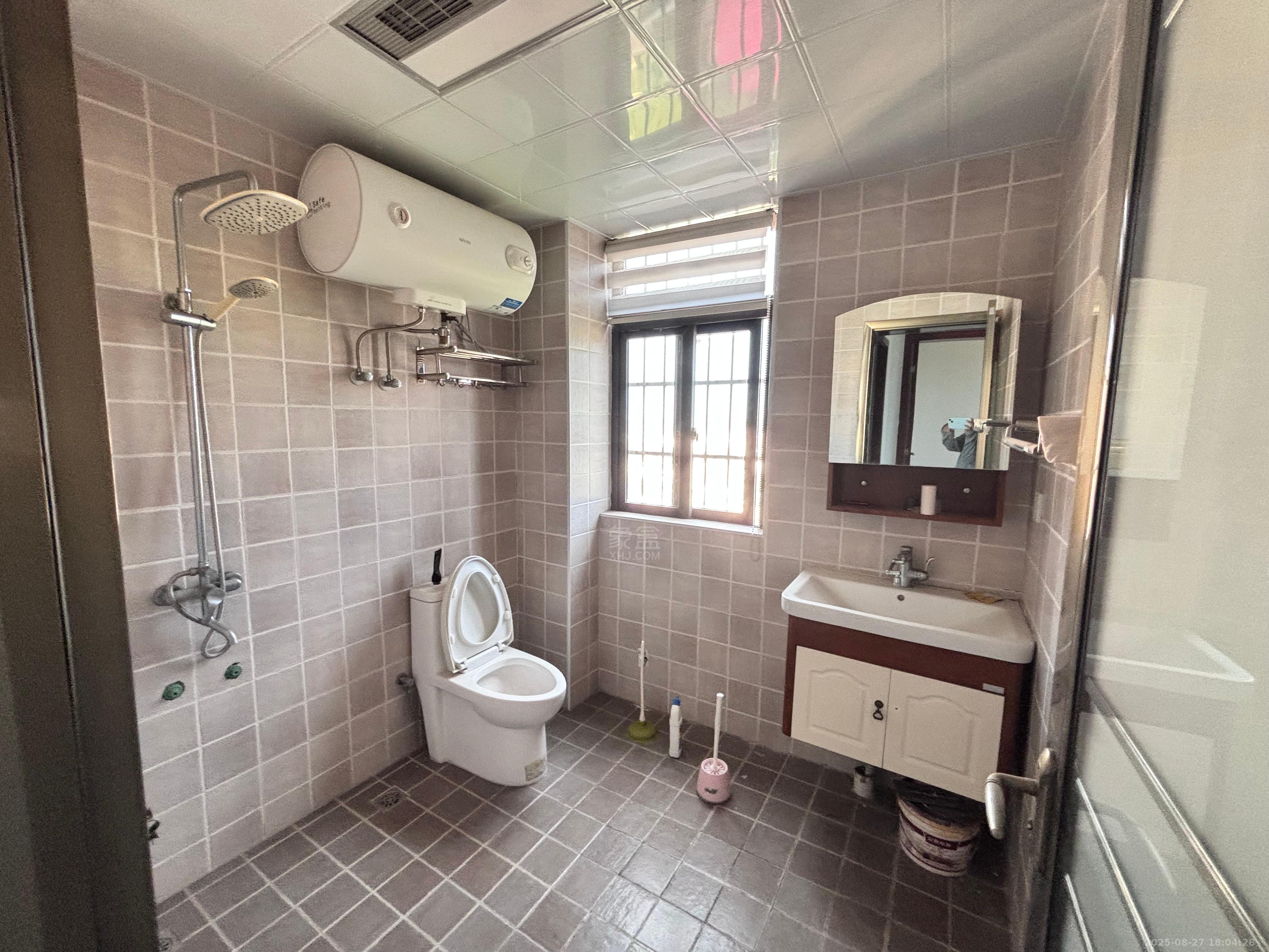 金路小区(杨柳村罗家冲) 4室2厅2卫 1900.0元/月 金路小区(杨柳村罗家冲) 4室2厅2卫 1900.0元/月室内图