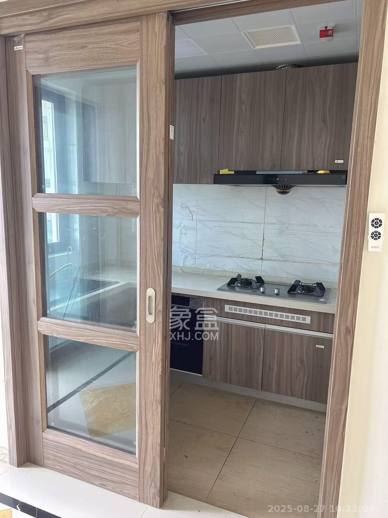 碧桂园高尔夫花园  4室2厅2卫    2400.0元/月 碧桂园高尔夫花园  4室2厅2卫    2400.0元/月室内图