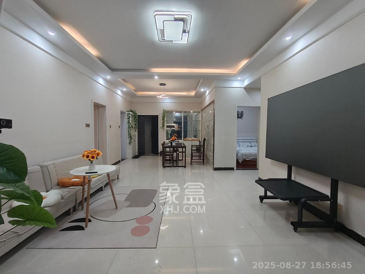 融圣国际  3室1厅2卫    4200.0元/月 融圣国际  3室1厅2卫    4200.0元/月