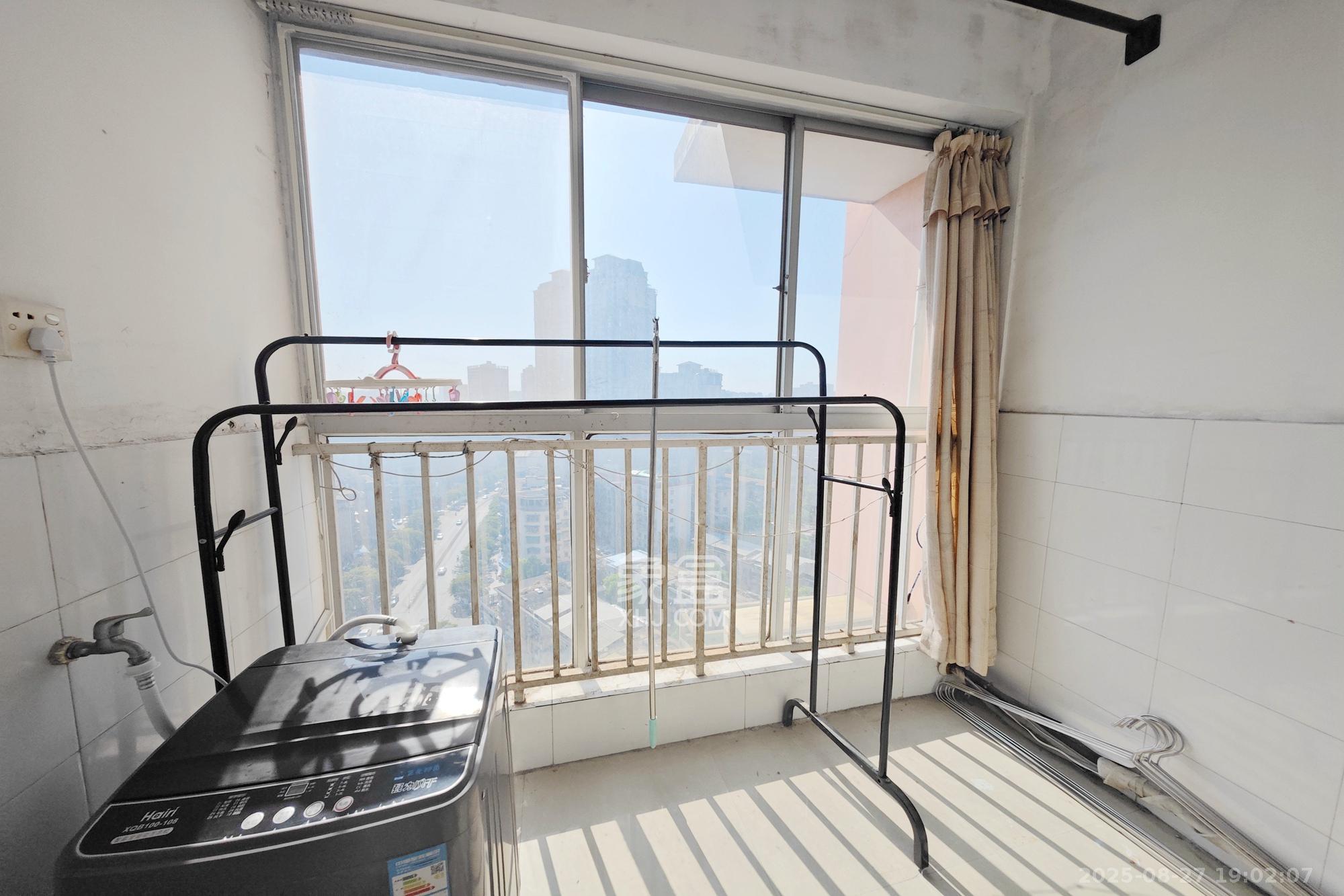 东方新世界  2室1厅1卫    65.0万 东方新世界  2室1厅1卫    65.0万阳台